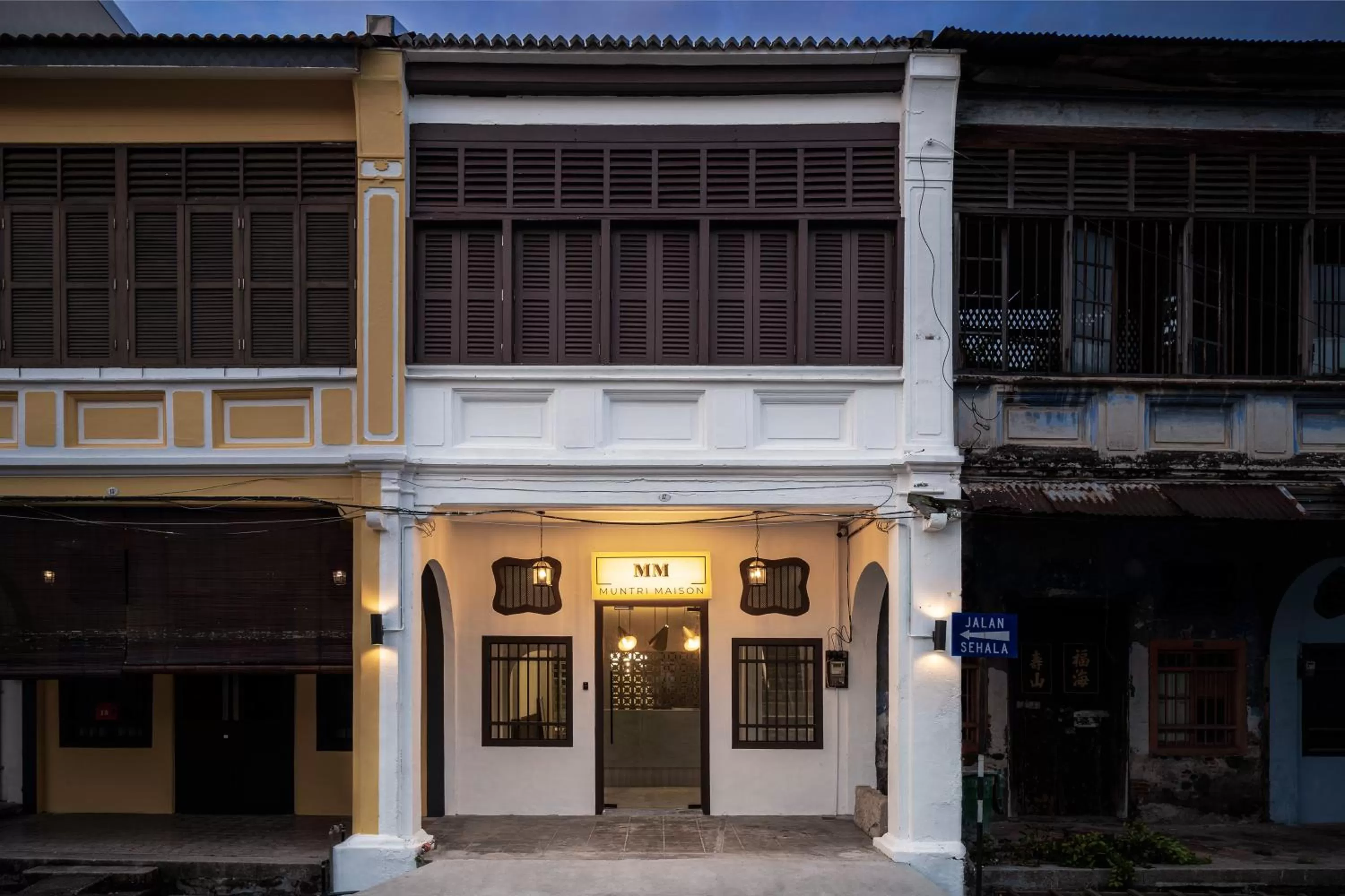 Property building in Muntri Maison