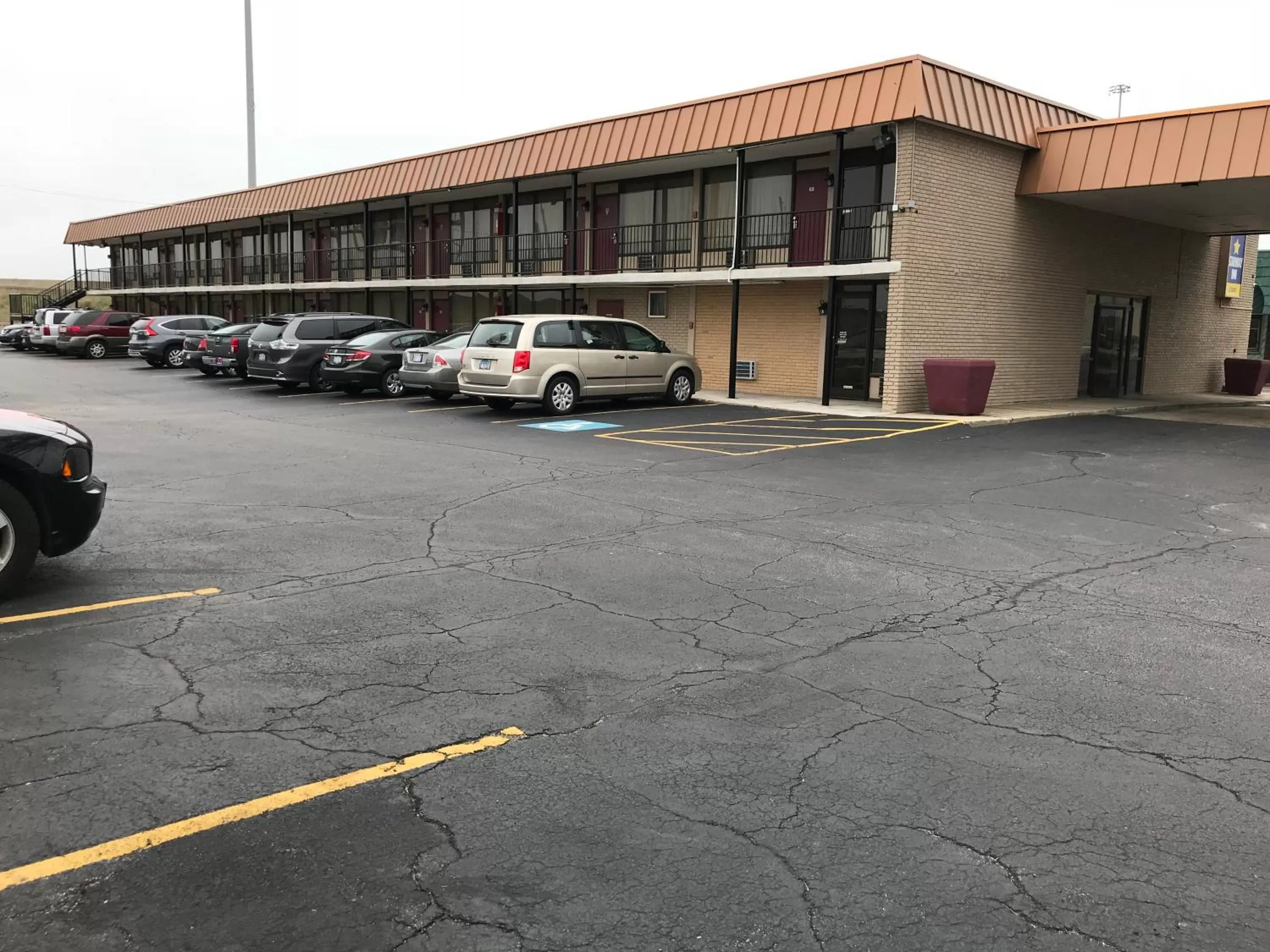 Parking in Starway Inn