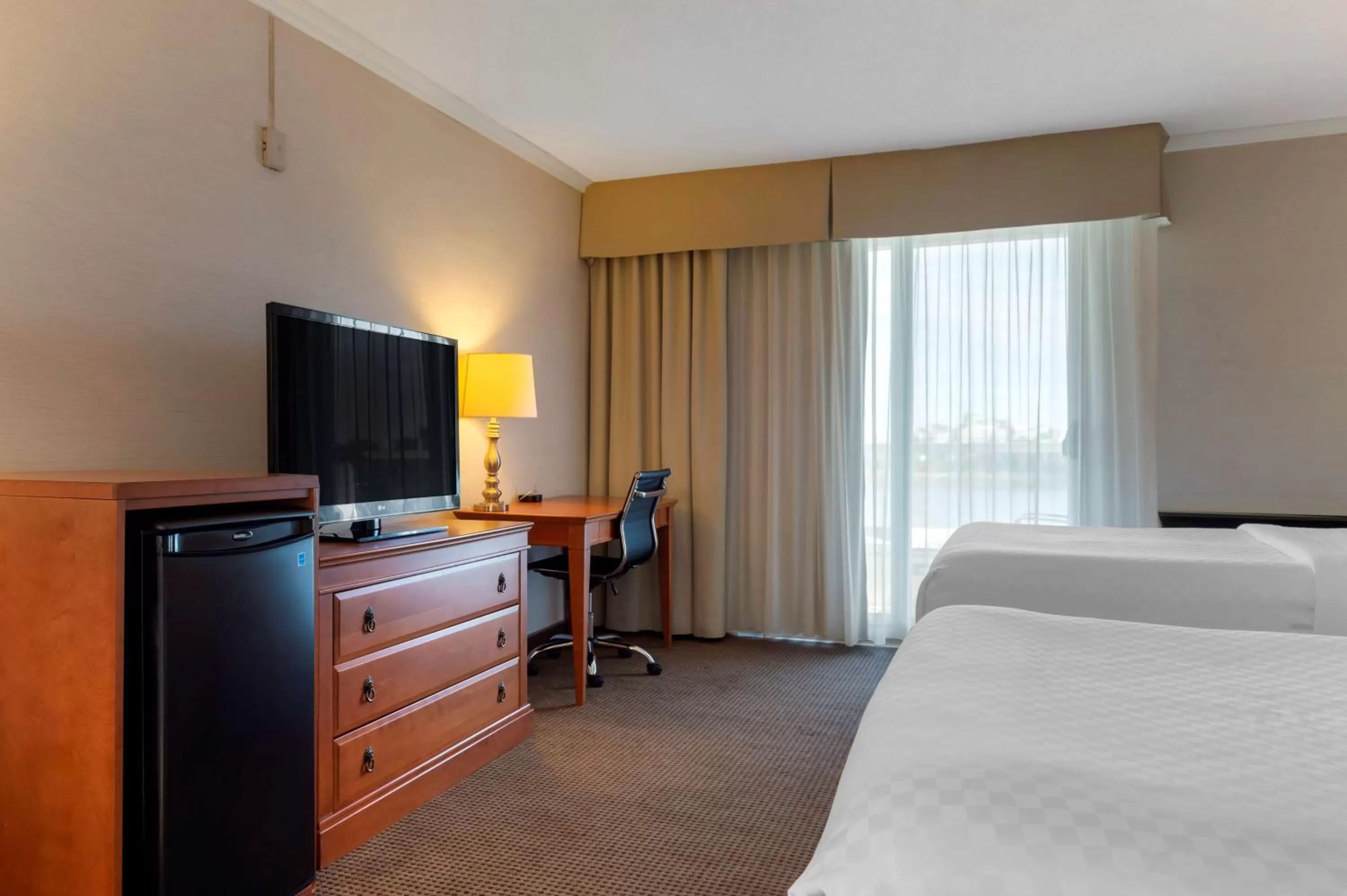 Photo of the whole room, Bed in Best Western Plus Gatineau-Ottawa Downtown