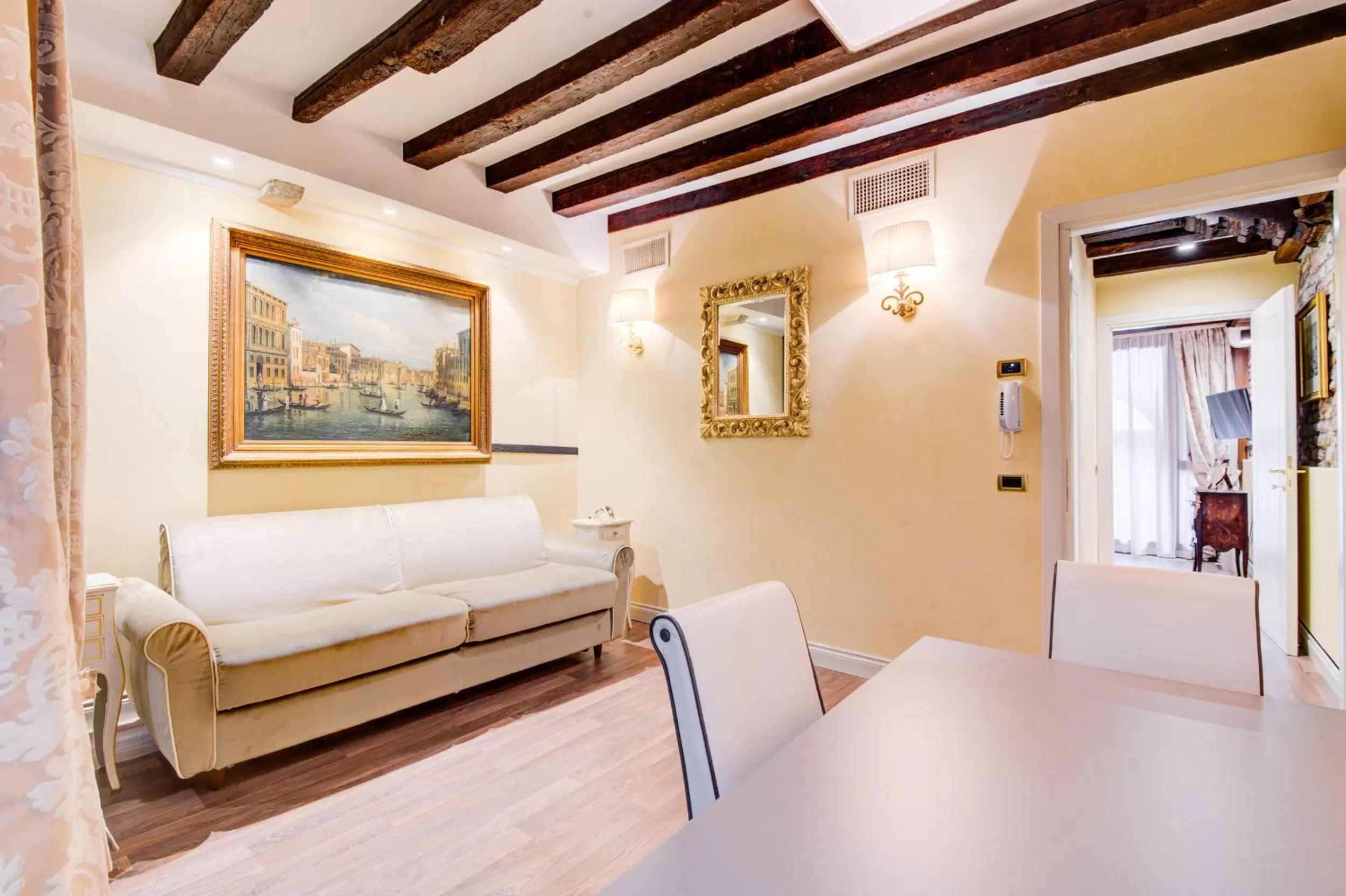 Living room, Bed in Hotel Al Duca Di Venezia