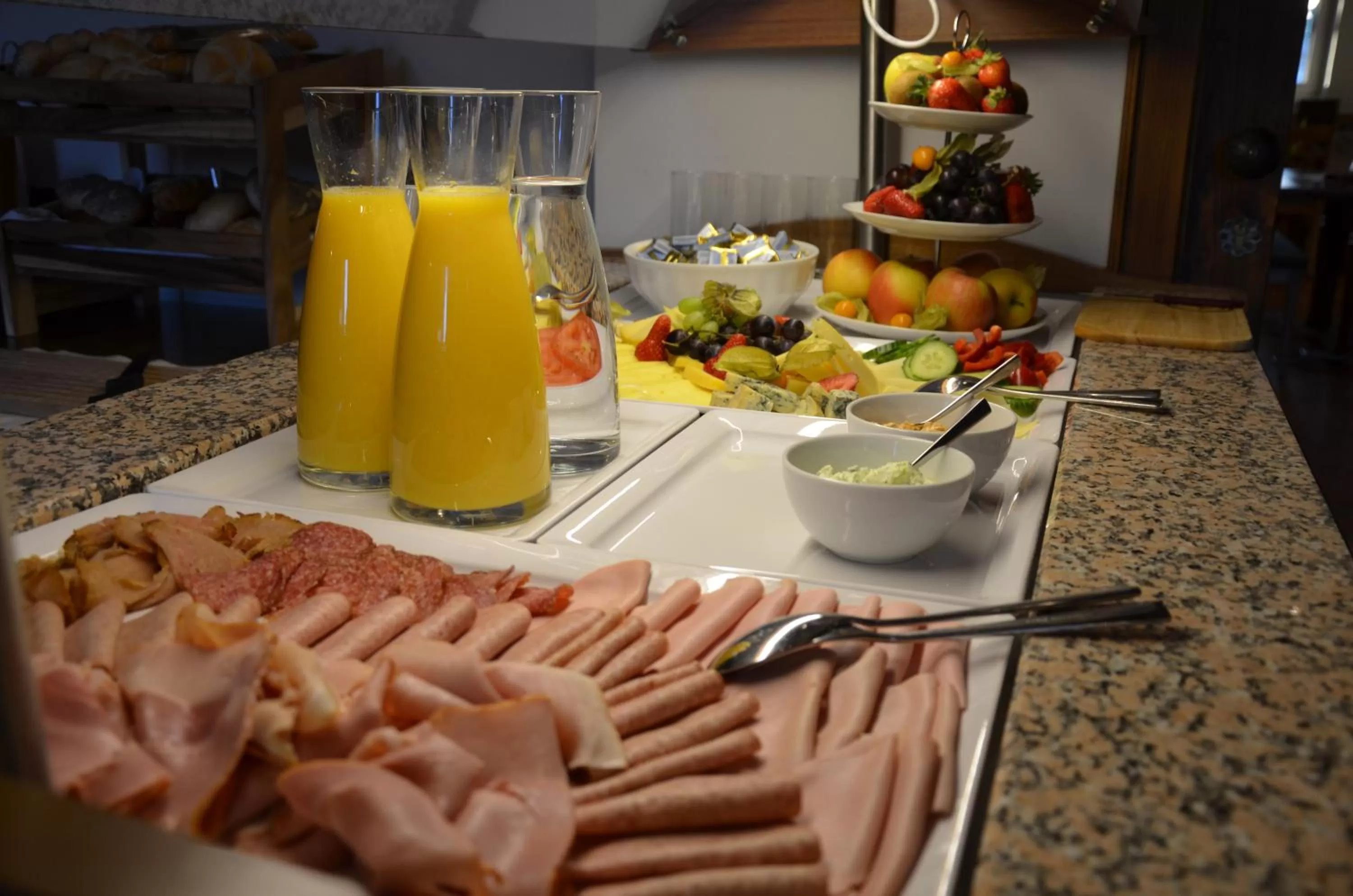 Buffet breakfast in Thalinger Hof