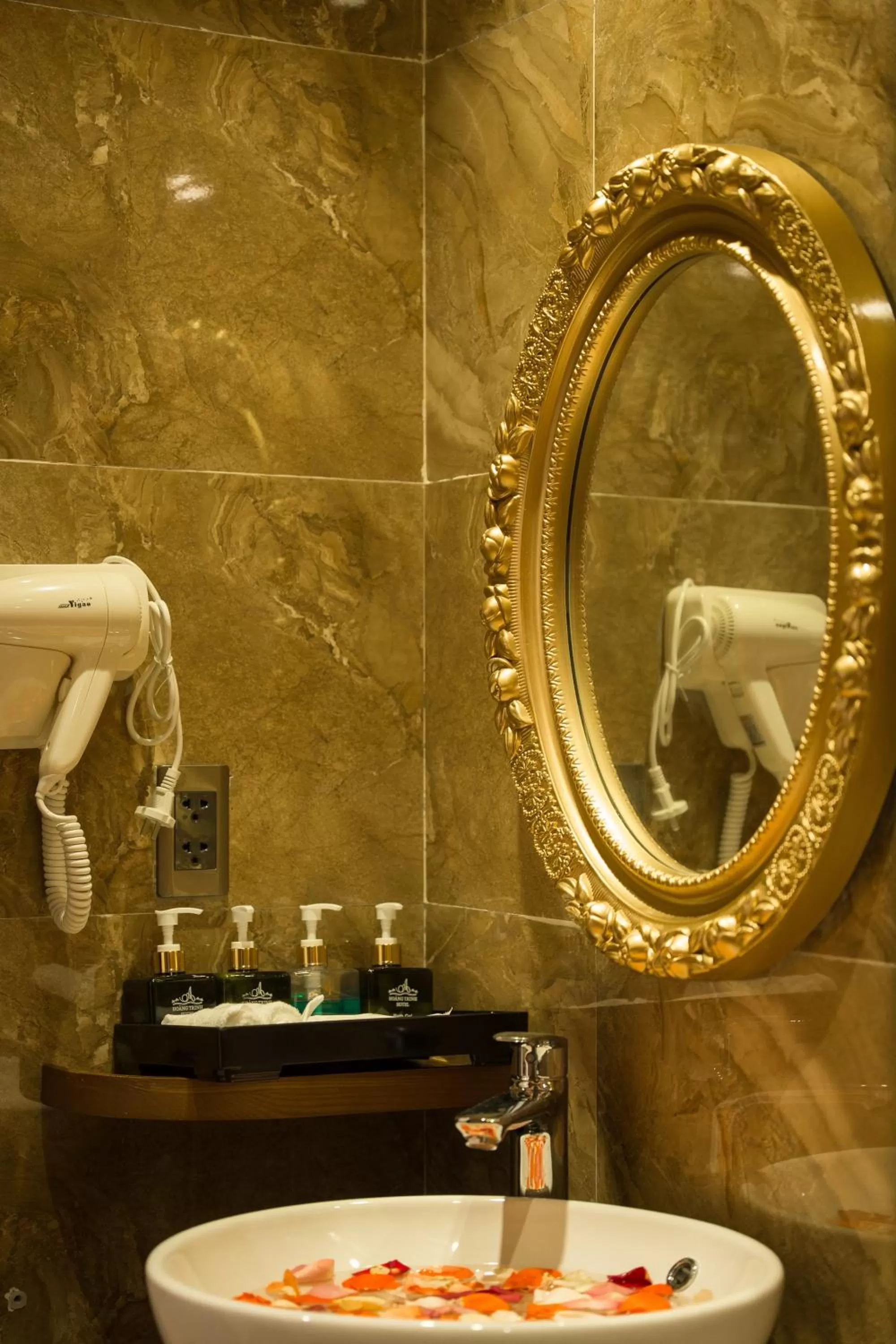 Bathroom in Hoang Trinh Hotel