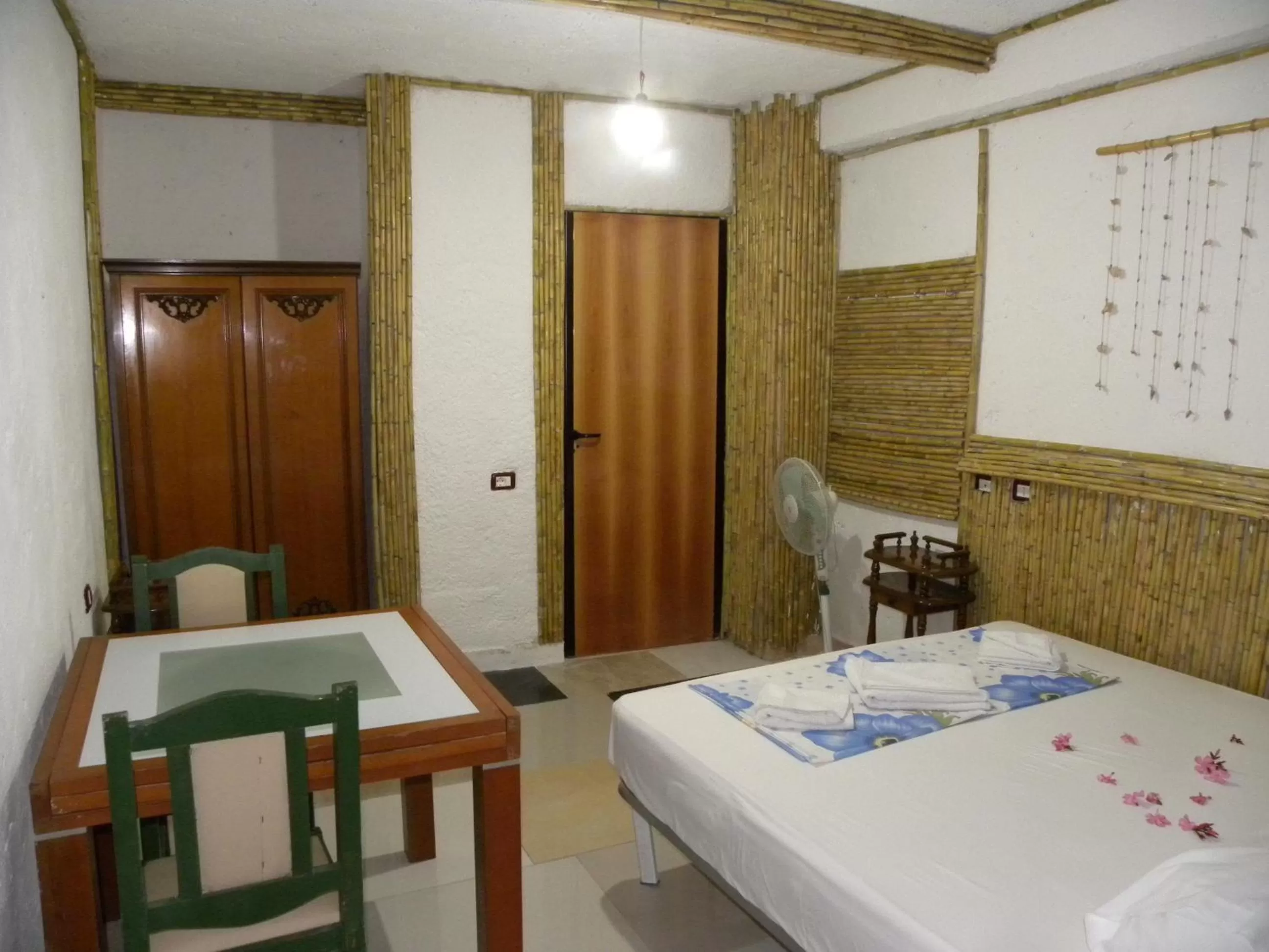 Photo of the whole room, Bed in Maxola's Dream Orikum