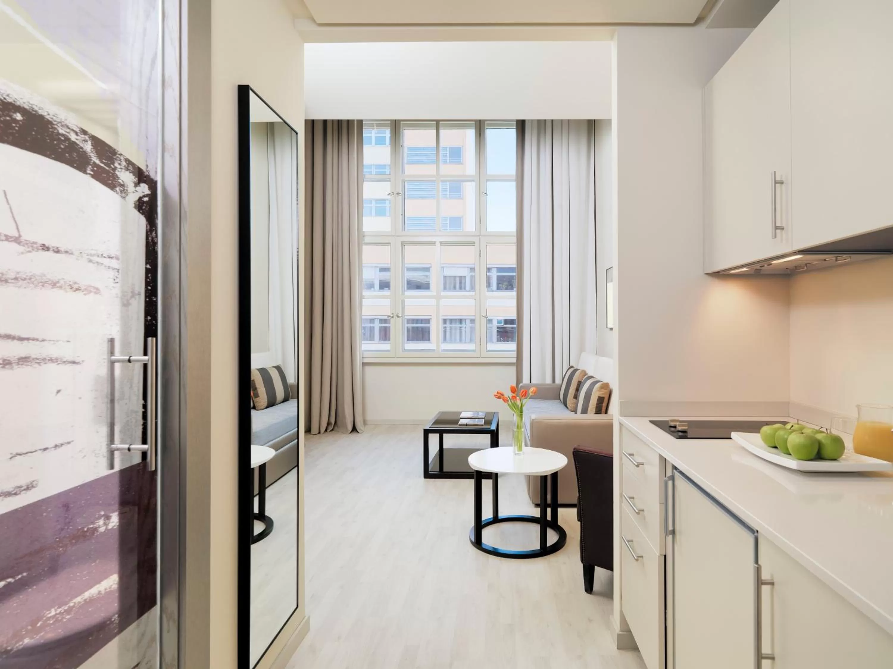 Photo of the whole room in H10 Berlin Ku'Damm