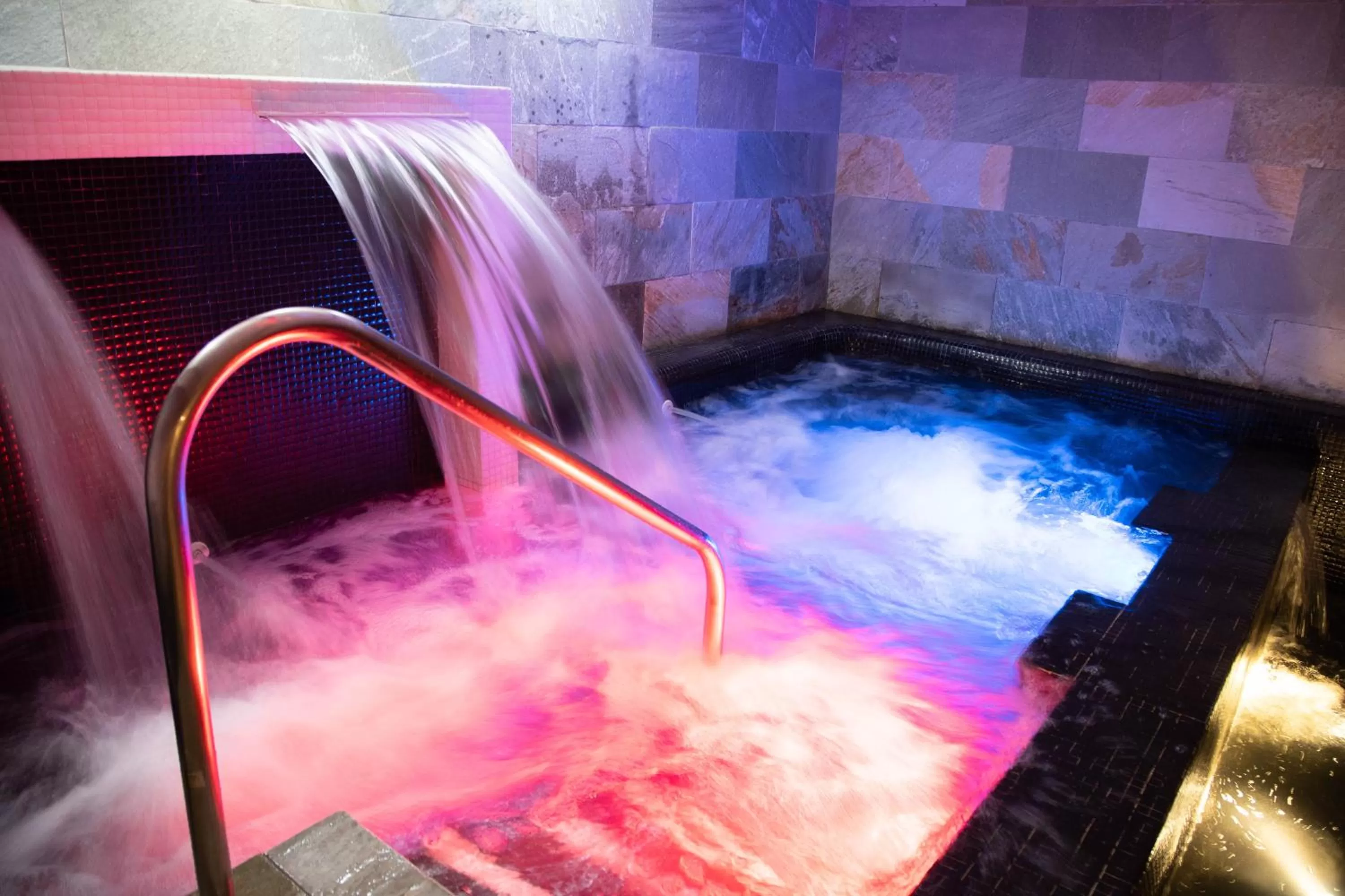 Hot Tub in Soho Boutique Capuchinos & Spa