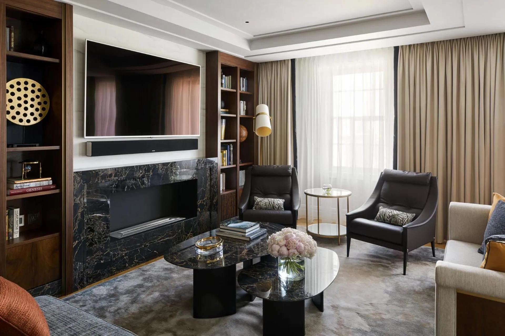 Living room in Four Seasons Hotel London at Tower Bridge