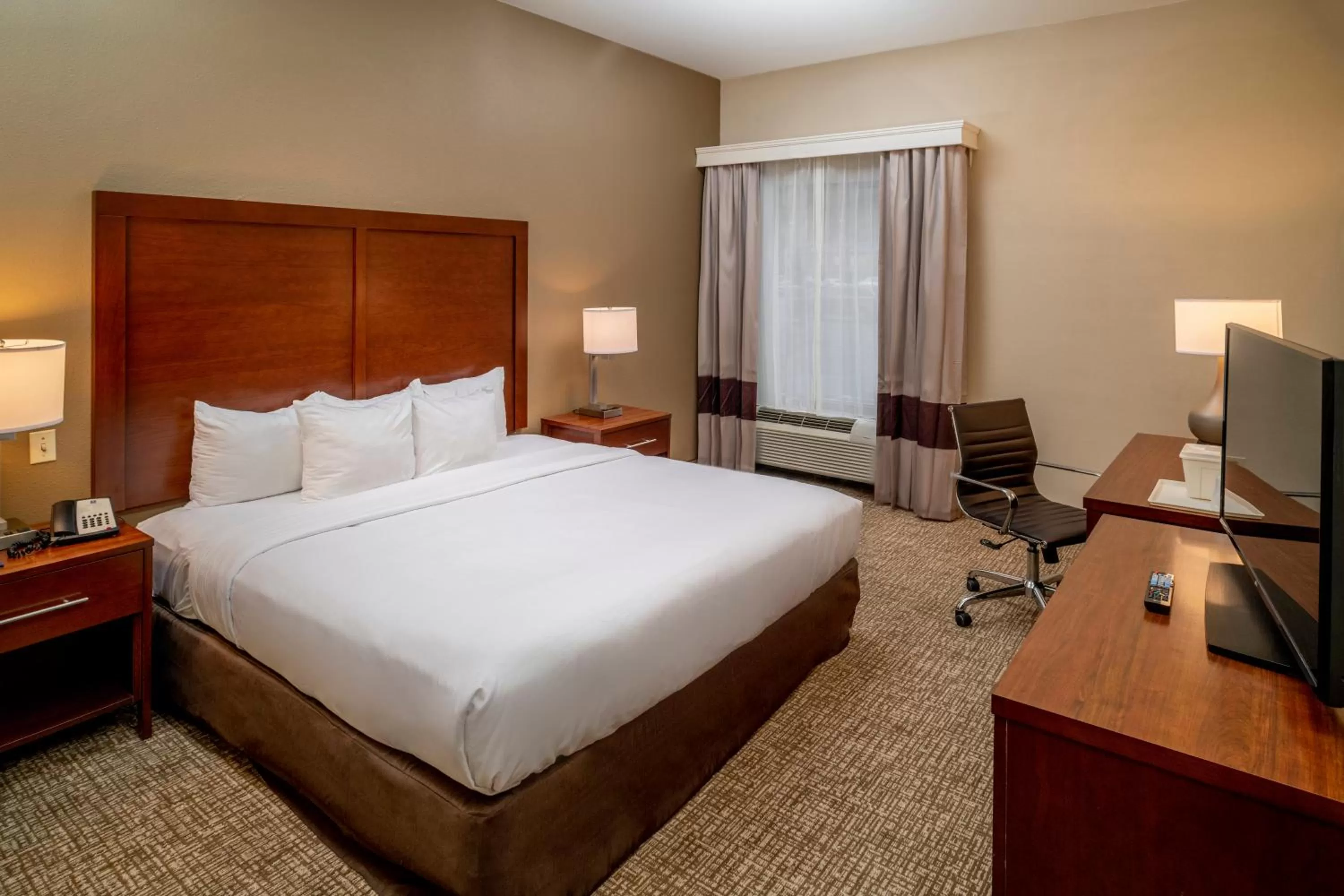 King Room - Accessible/Non-Smoking in Comfort Inn & Suites Grundy