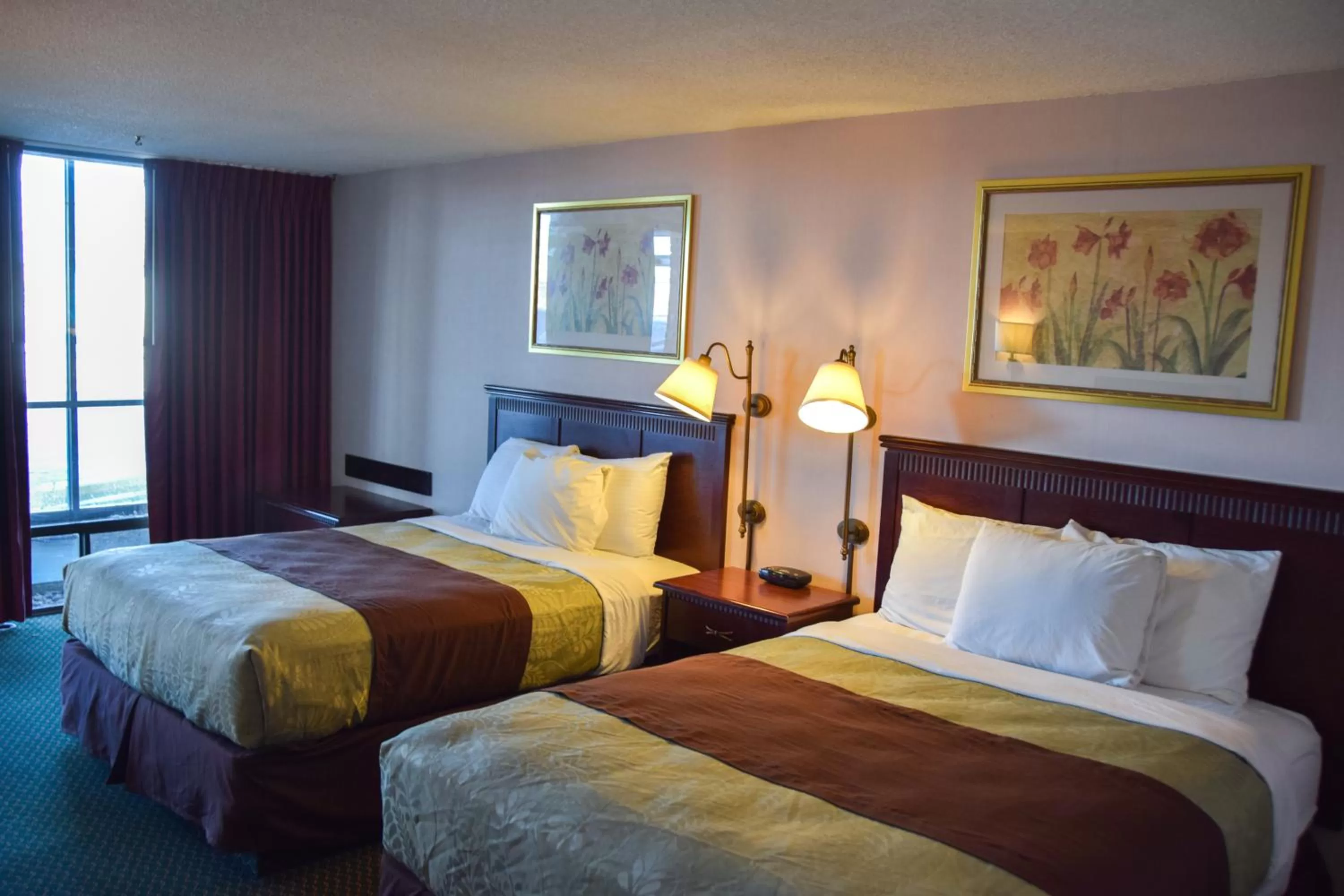 Photo of the whole room, Bed in National 9 Inn Gillette