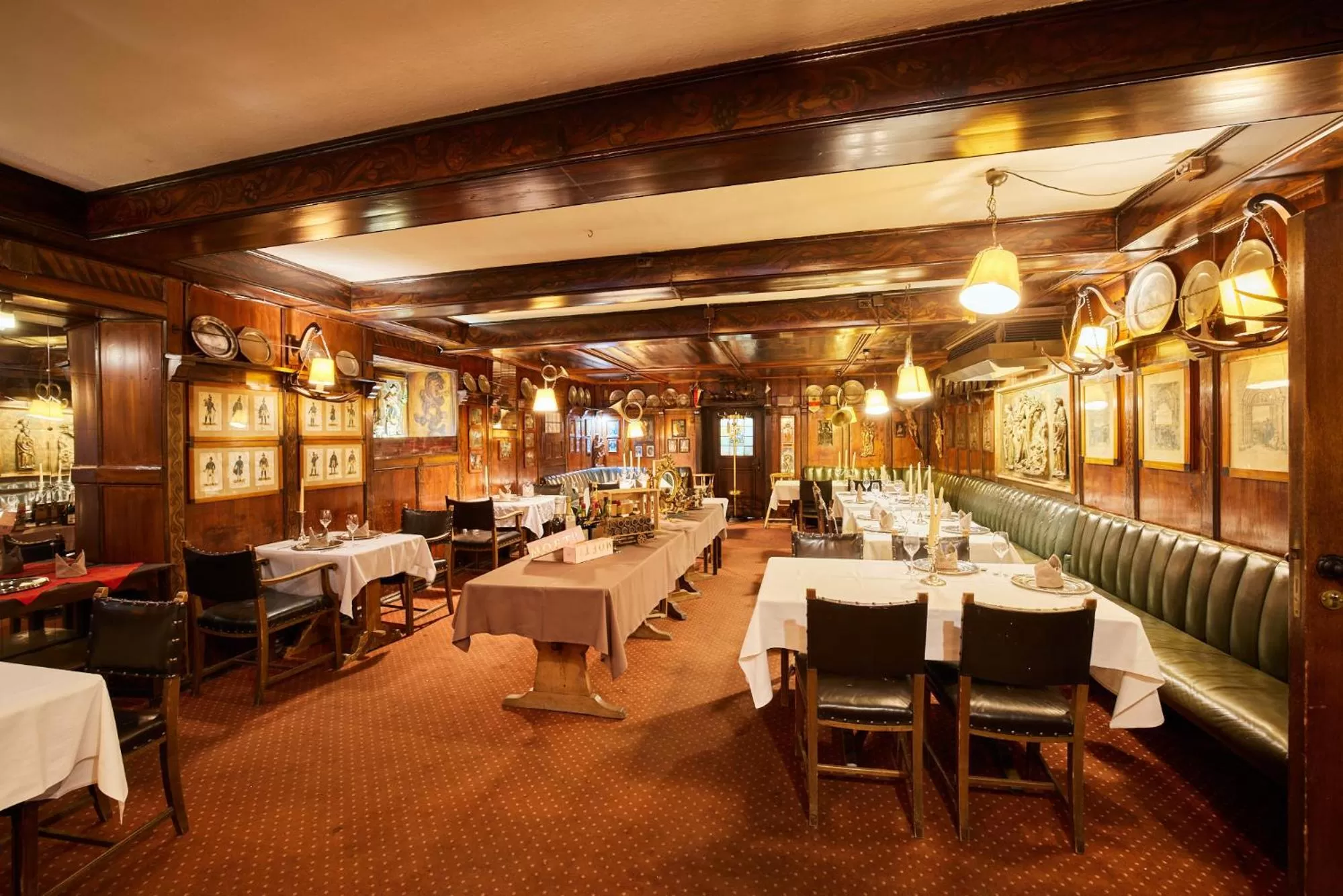 Restaurant/Places to Eat in Atlas Posthotel