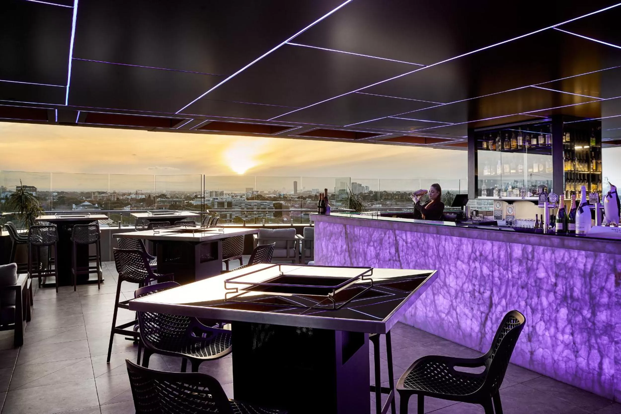 Lounge or bar in Crowne Plaza Sydney Burwood by IHG