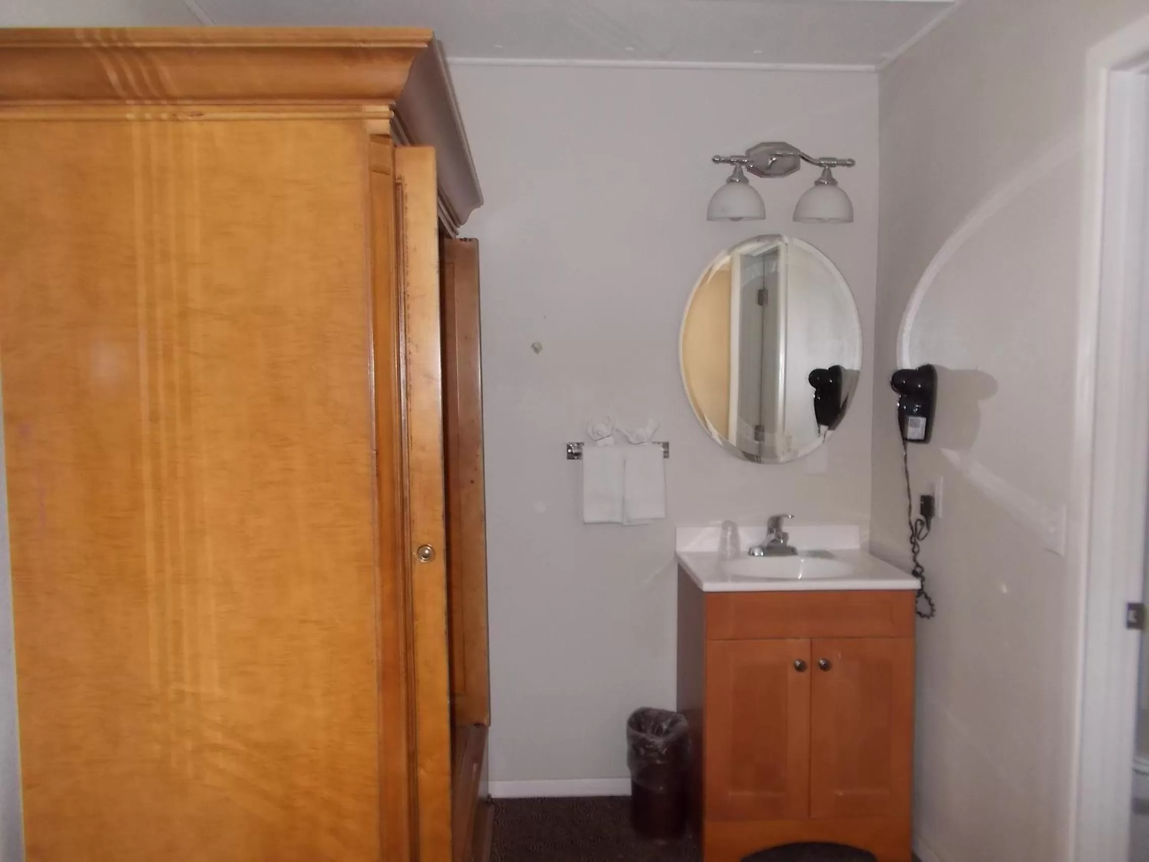 Bedroom in Atomic Inn Beatty Near Death Valley