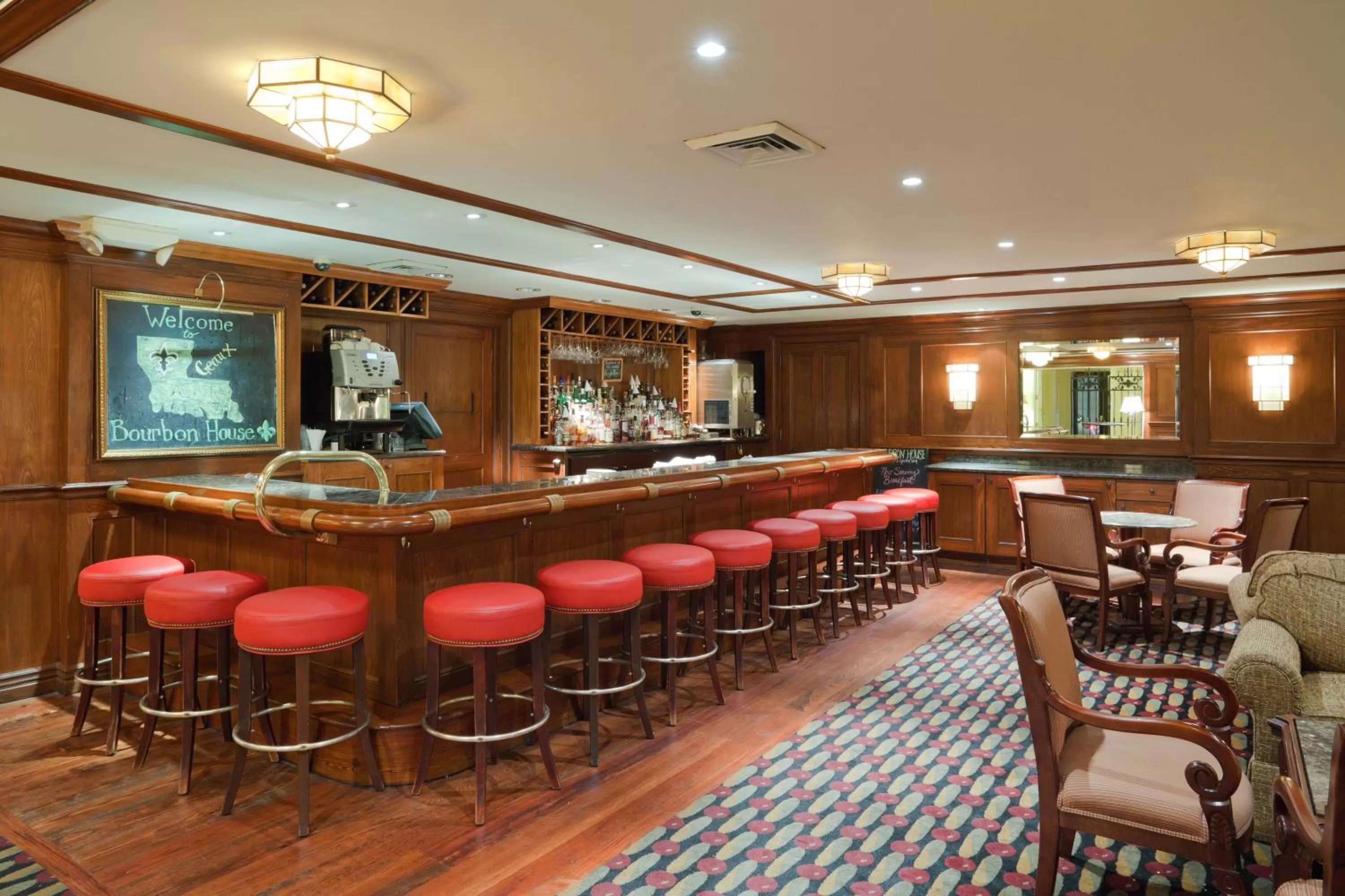 Lounge or bar in Crowne Plaza New Orleans French Qtr - Astor by IHG