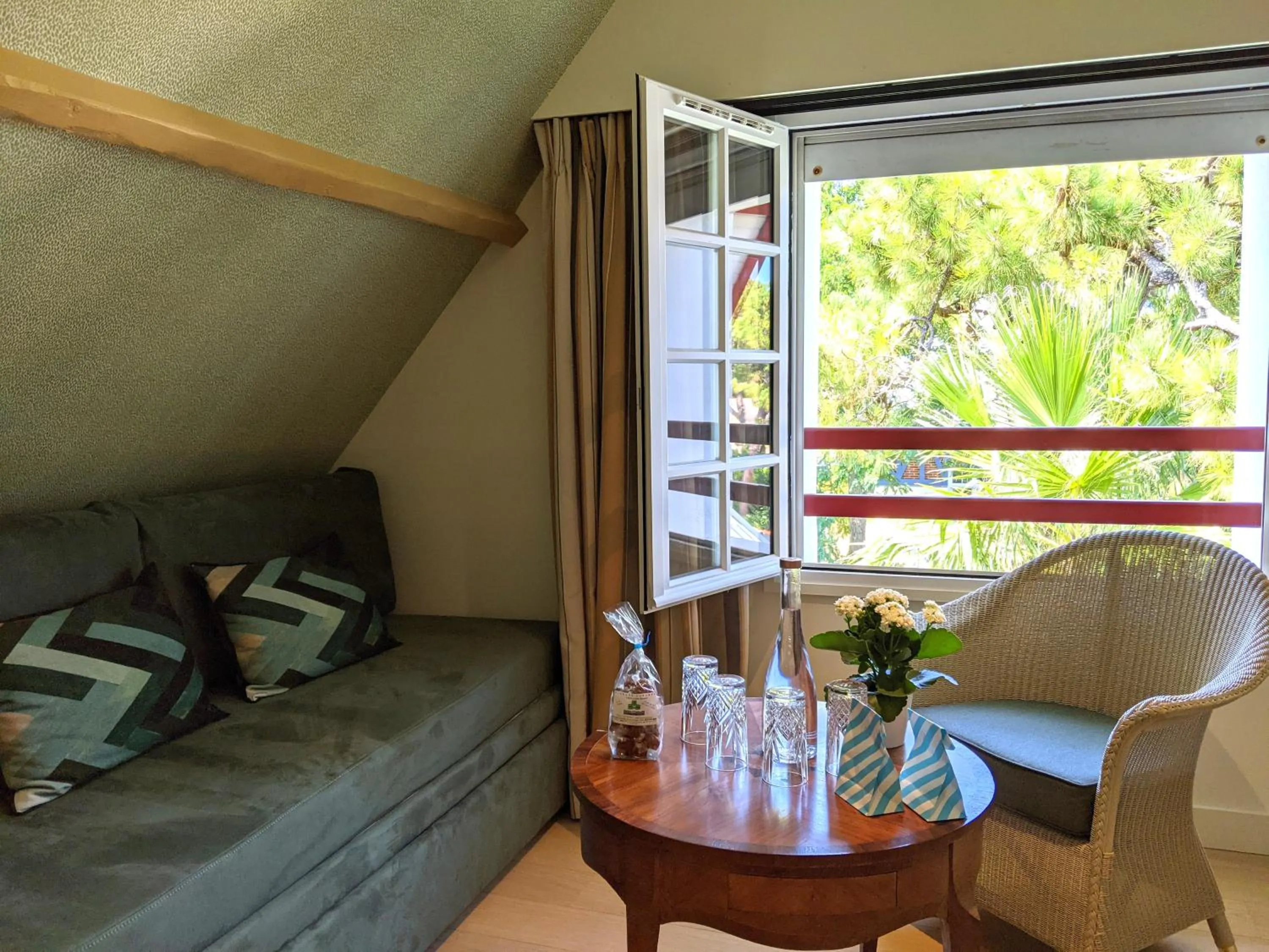 Living room in Hôtel Le Saint Christophe