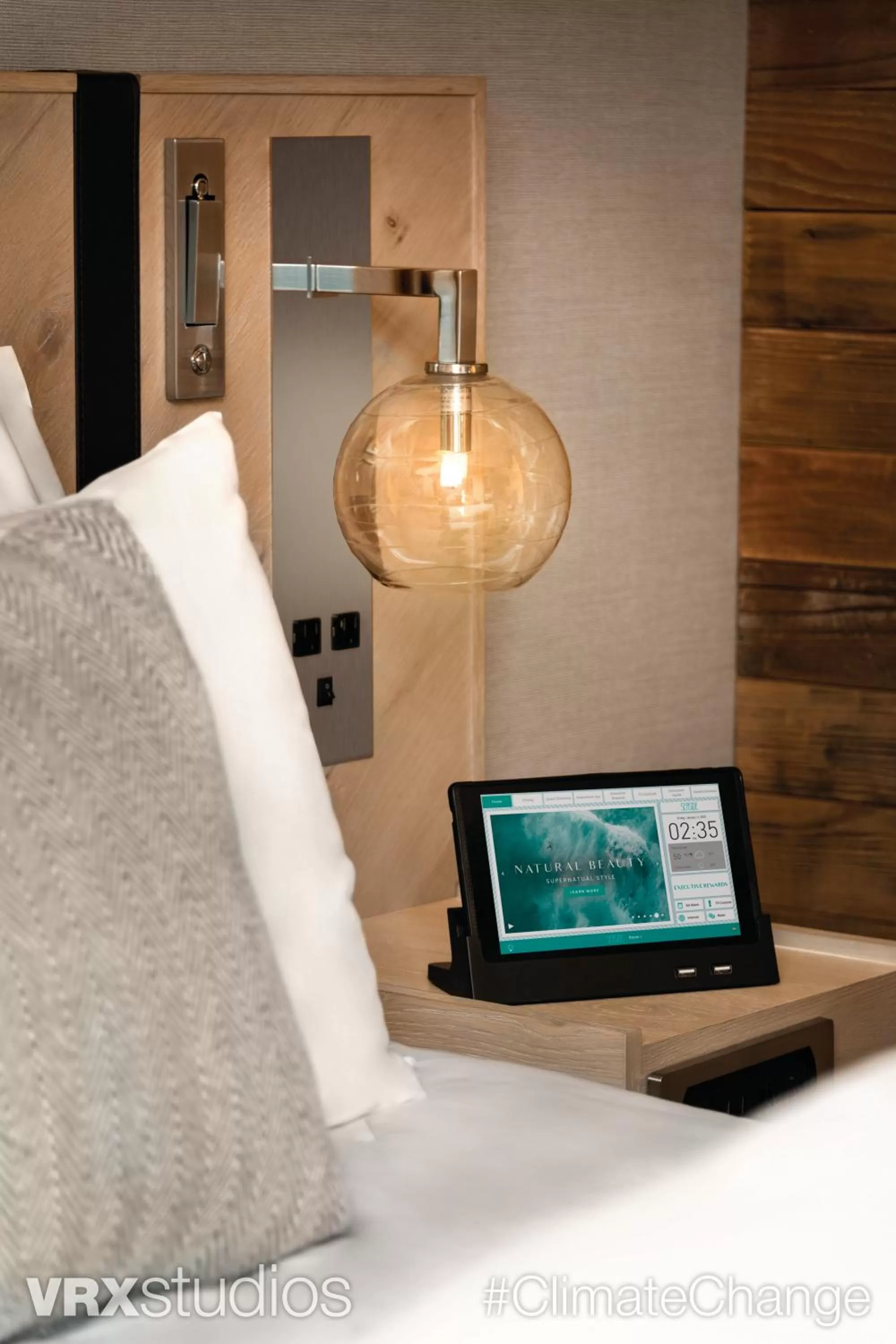 TV and multimedia, Bed in Seaside Hotel North Vancouver