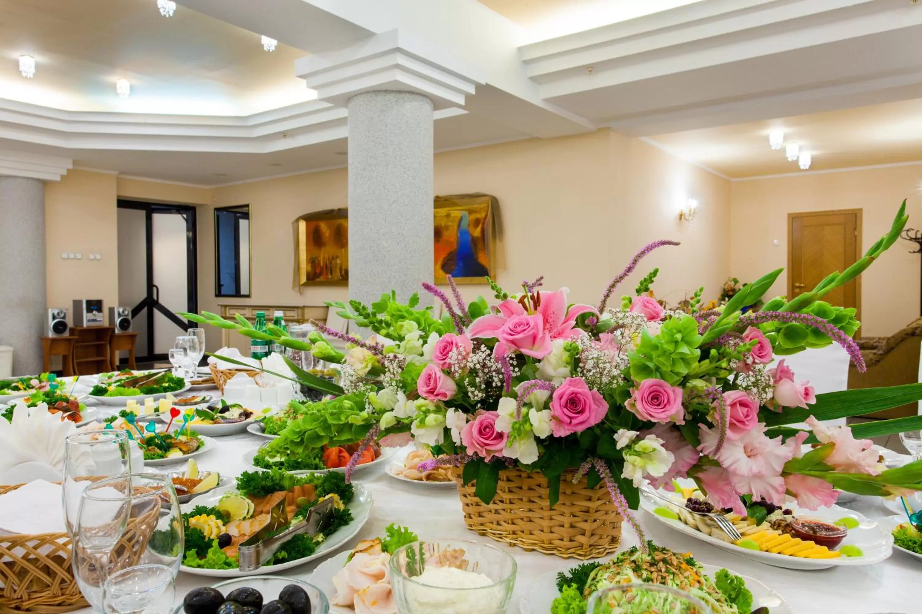 Restaurant/places to eat in Conference Hotel Suputnyk