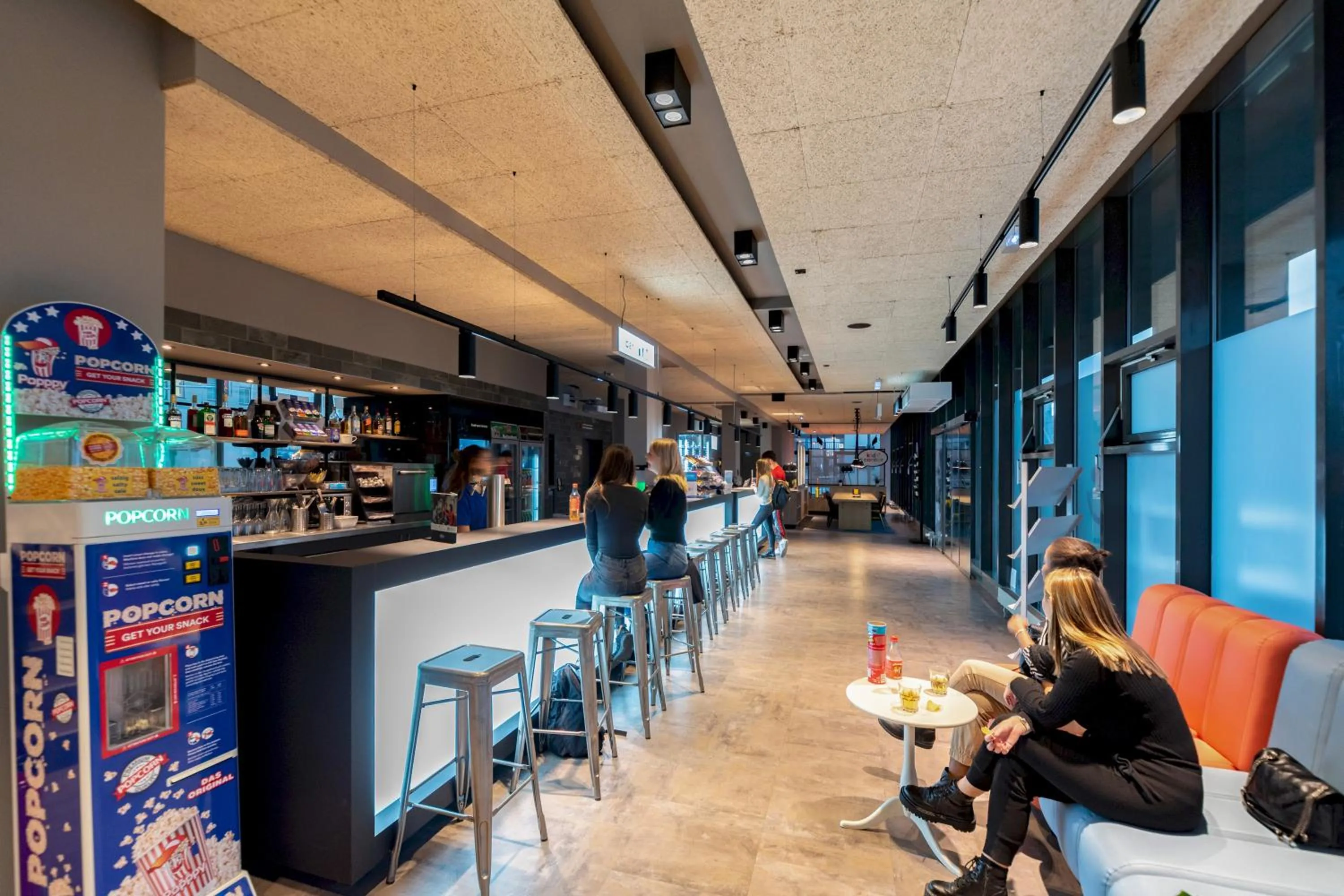 Lounge or bar in a&o Graz Hauptbahnhof