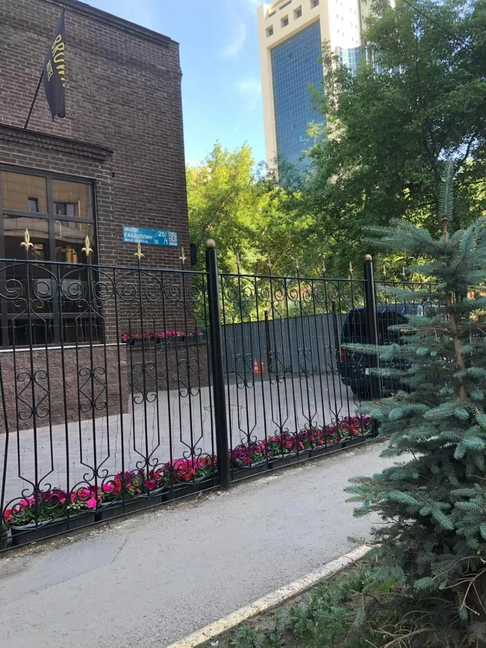 Neighbourhood in Brown Hotel