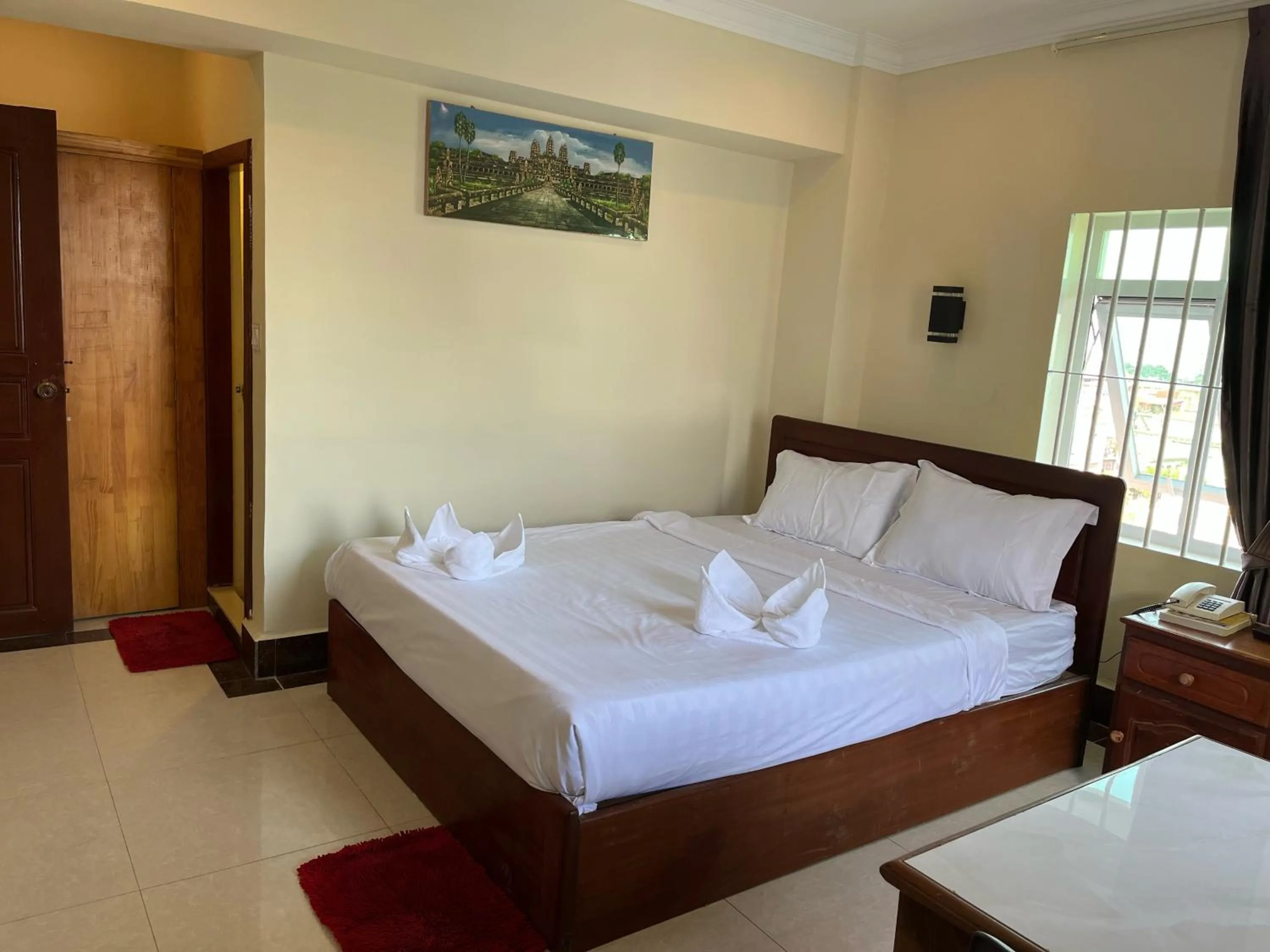 Photo of the whole room, Bed in Queenwood Hotel