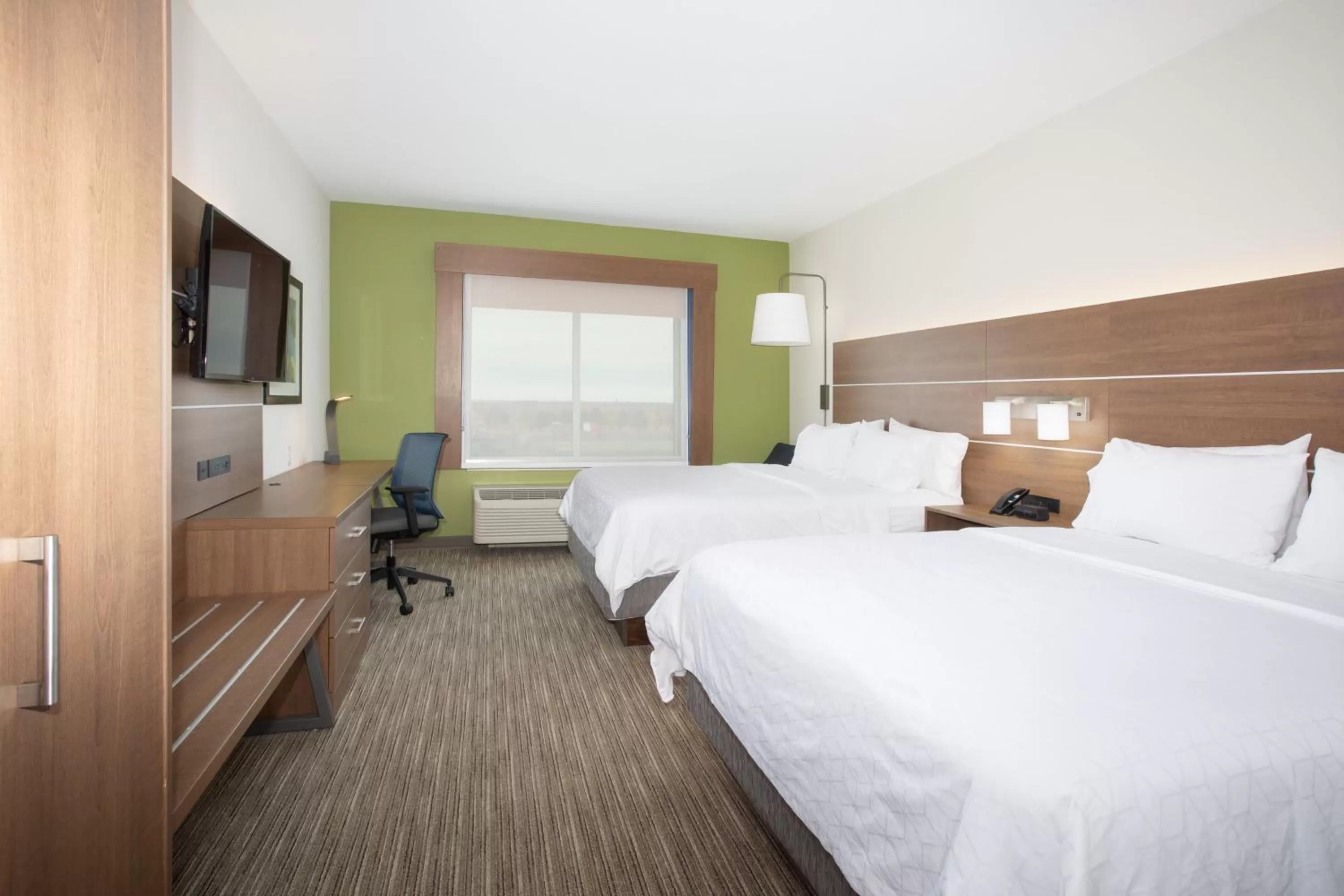 Photo of the whole room, Bed in Holiday Inn Express & Suites - Goodland I-70 by IHG