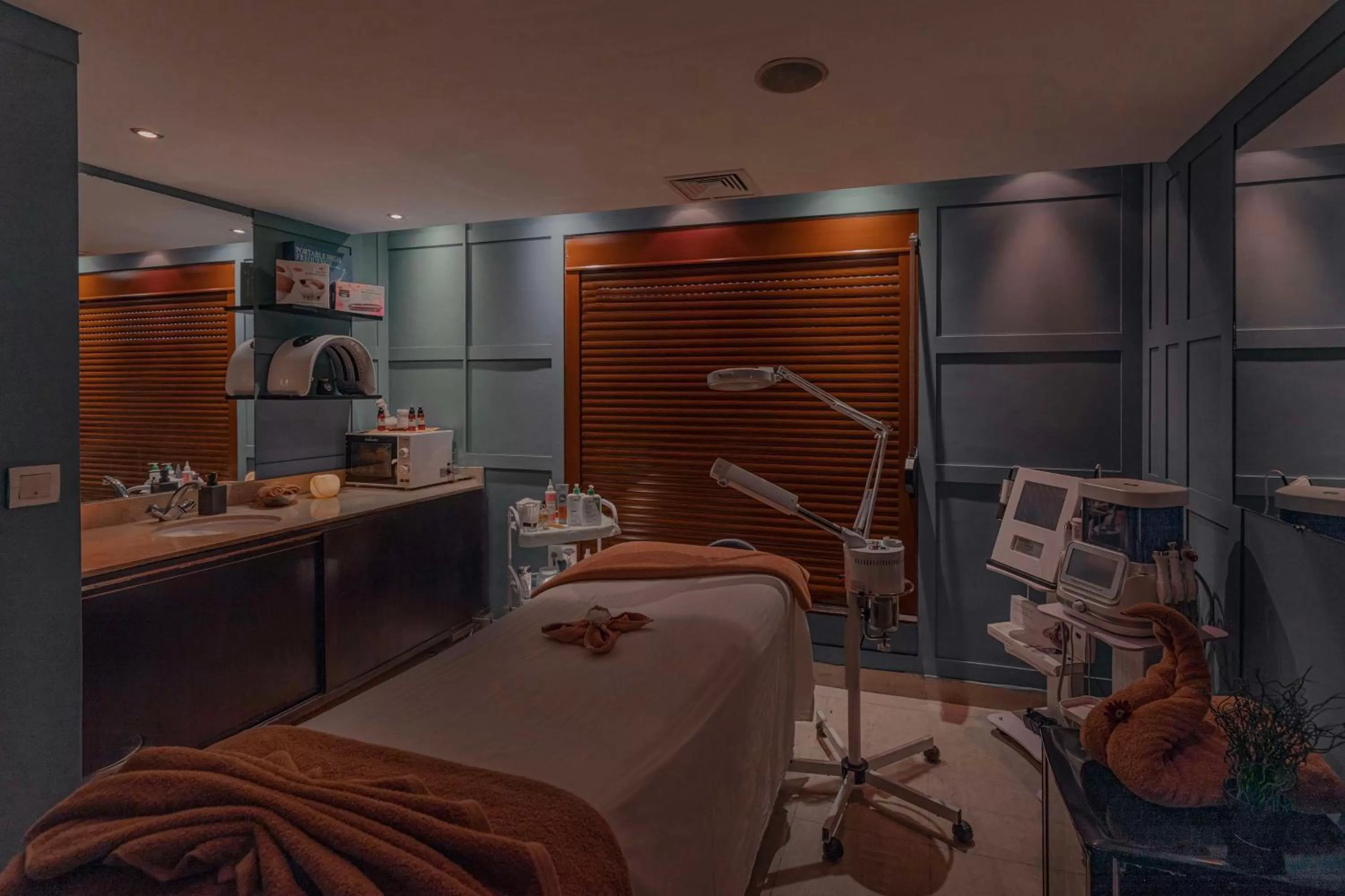 Spa and wellness centre/facilities, Bed in Radisson Blu Hotel, Cairo Heliopolis