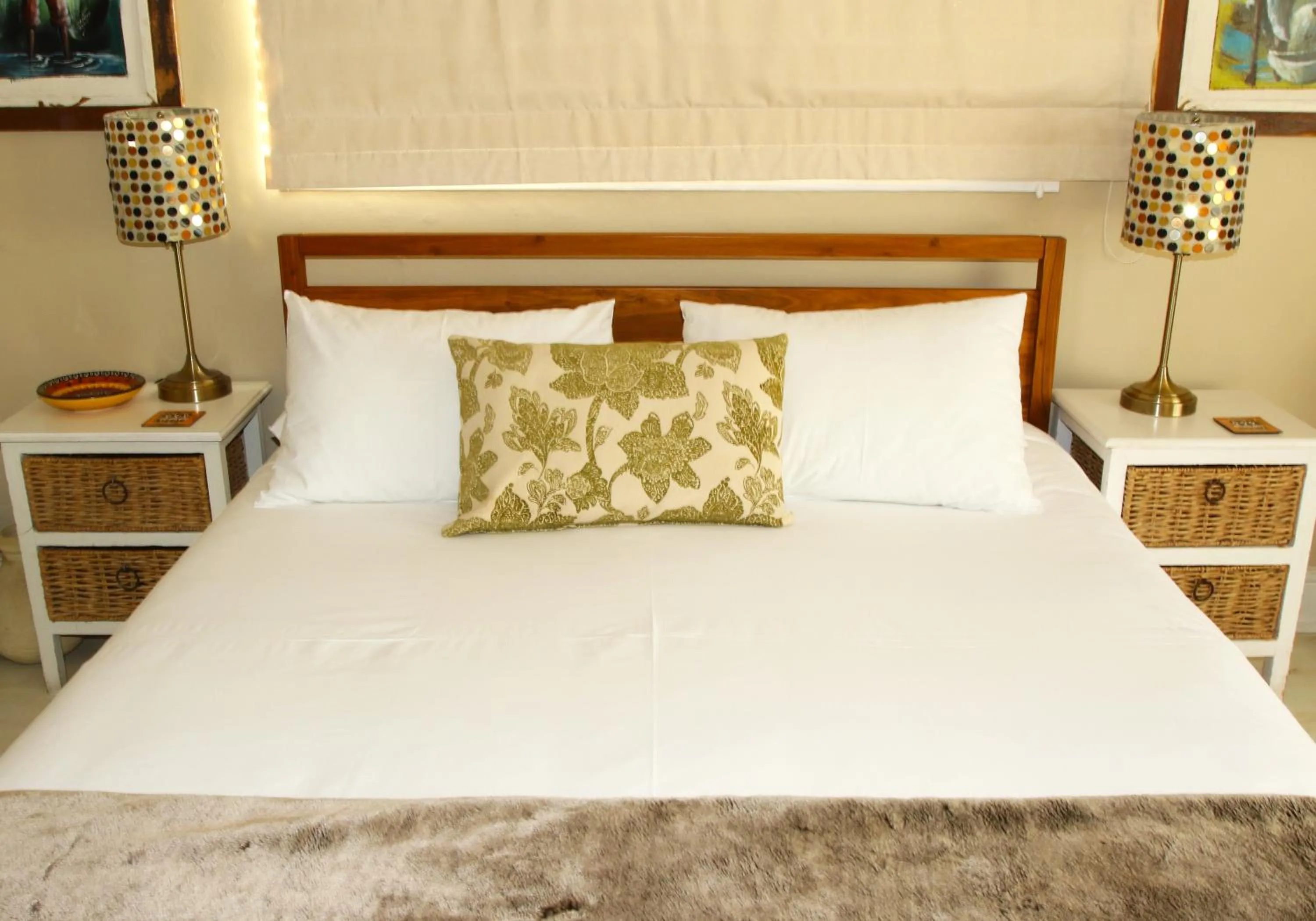 Bed in Dolphin Inn Guesthouse