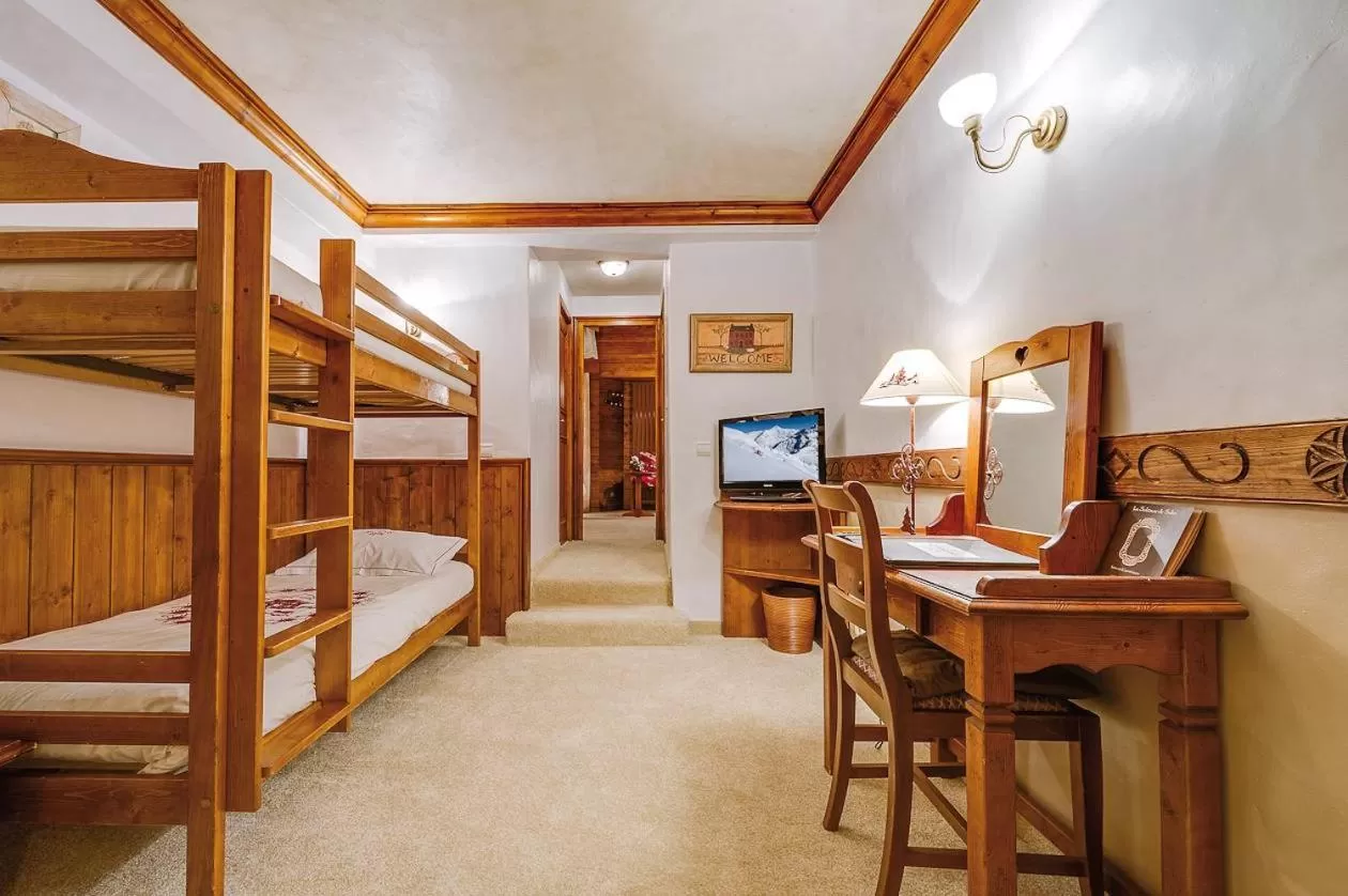 bunk bed, Bed in Hôtel les Campanules by Les Etincelles