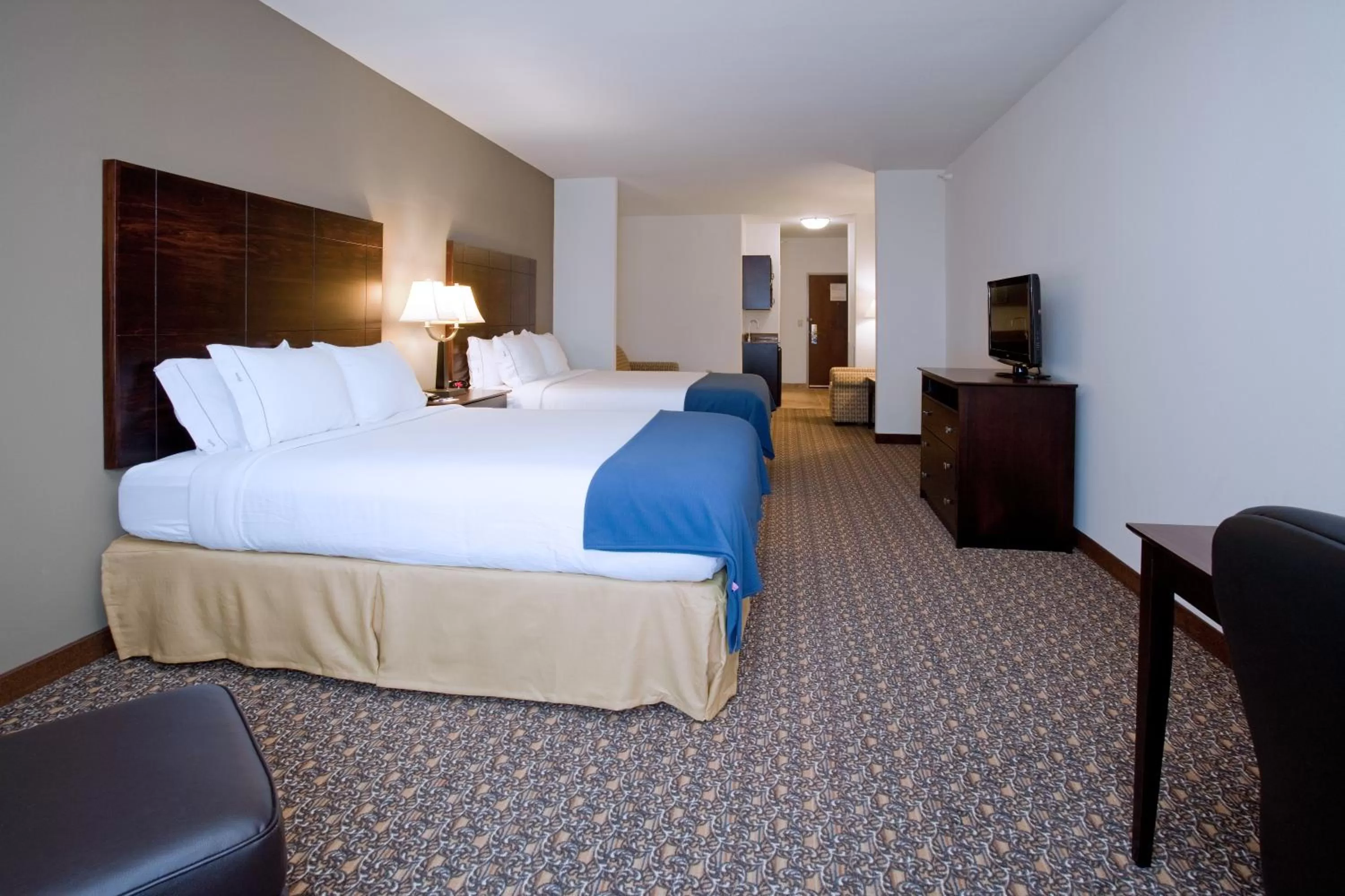 Bed in Holiday Inn Express Hotel & Suites Lander by IHG
