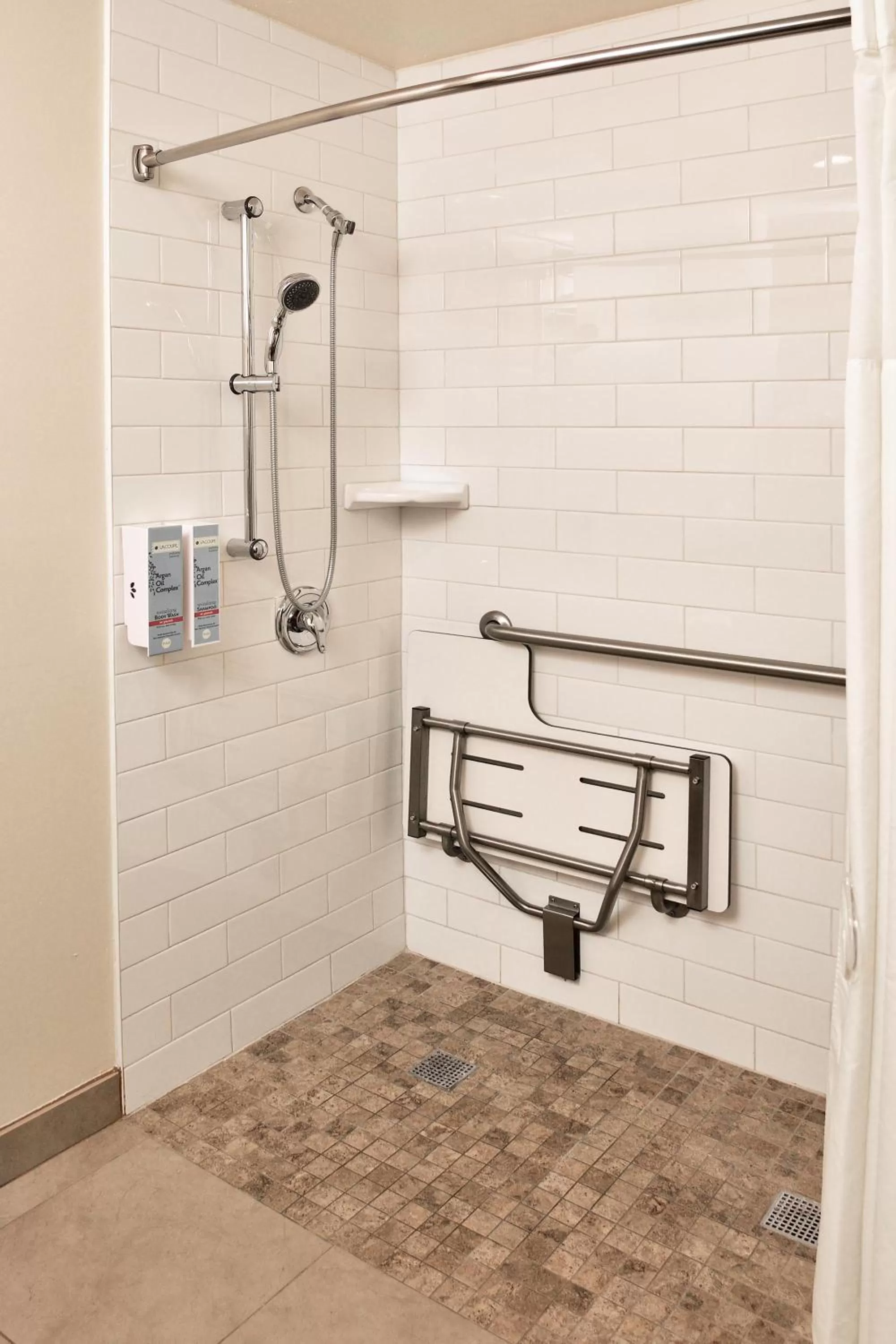 Bathroom in Lamplighter Inn & Suites at SDSU