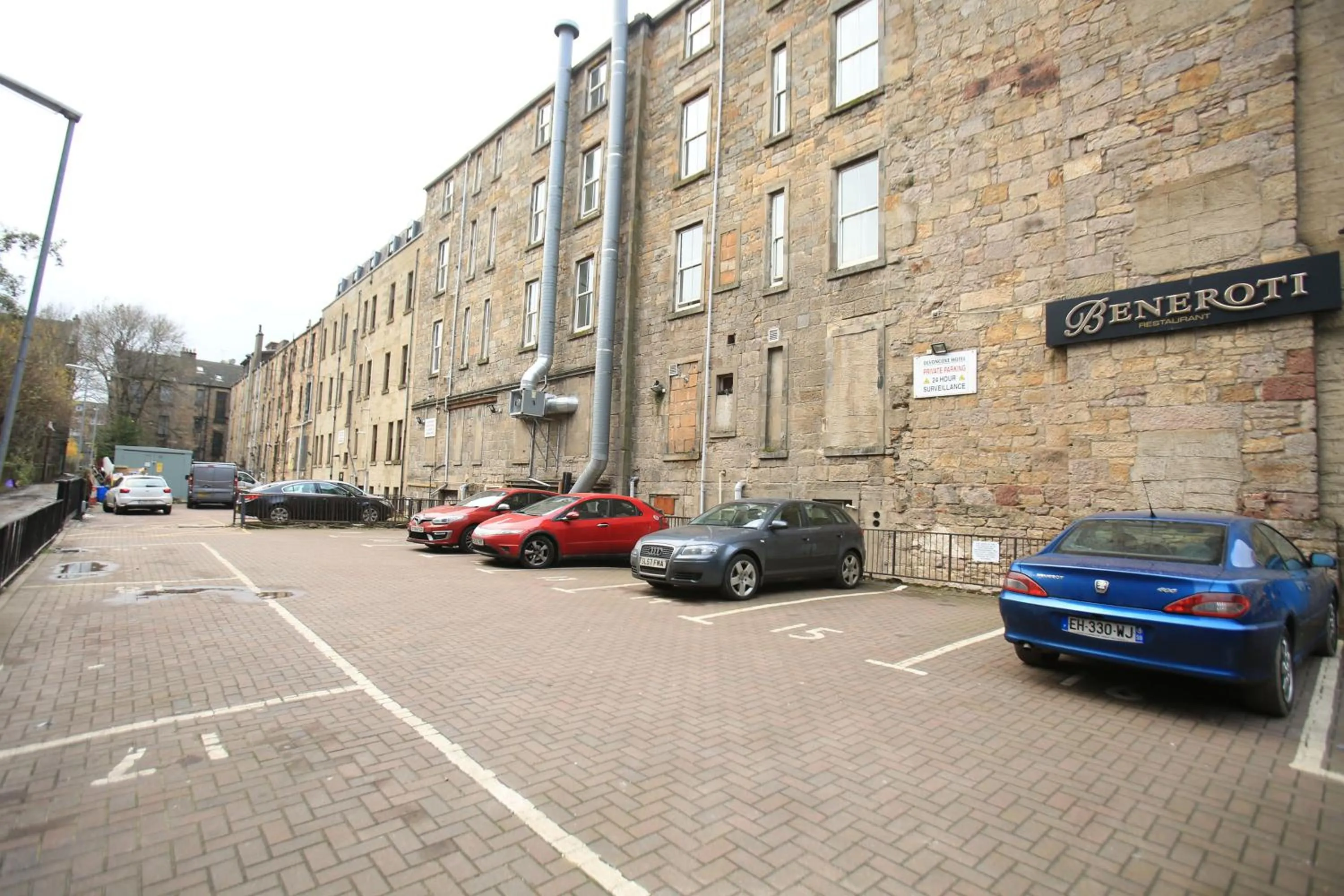 Parking in Devoncove Hotel Glasgow