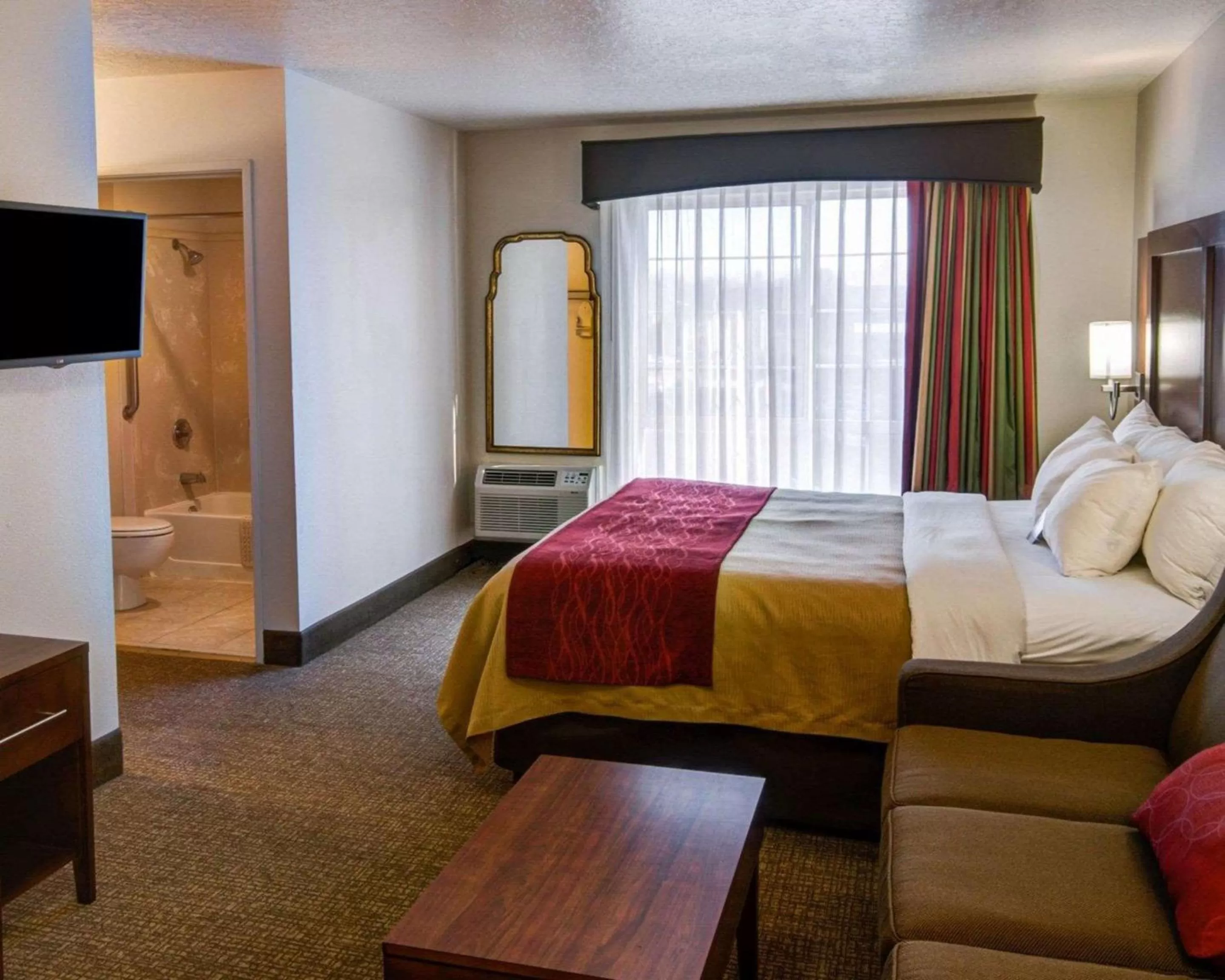 TV and multimedia in Comfort Inn Redding Near I-5