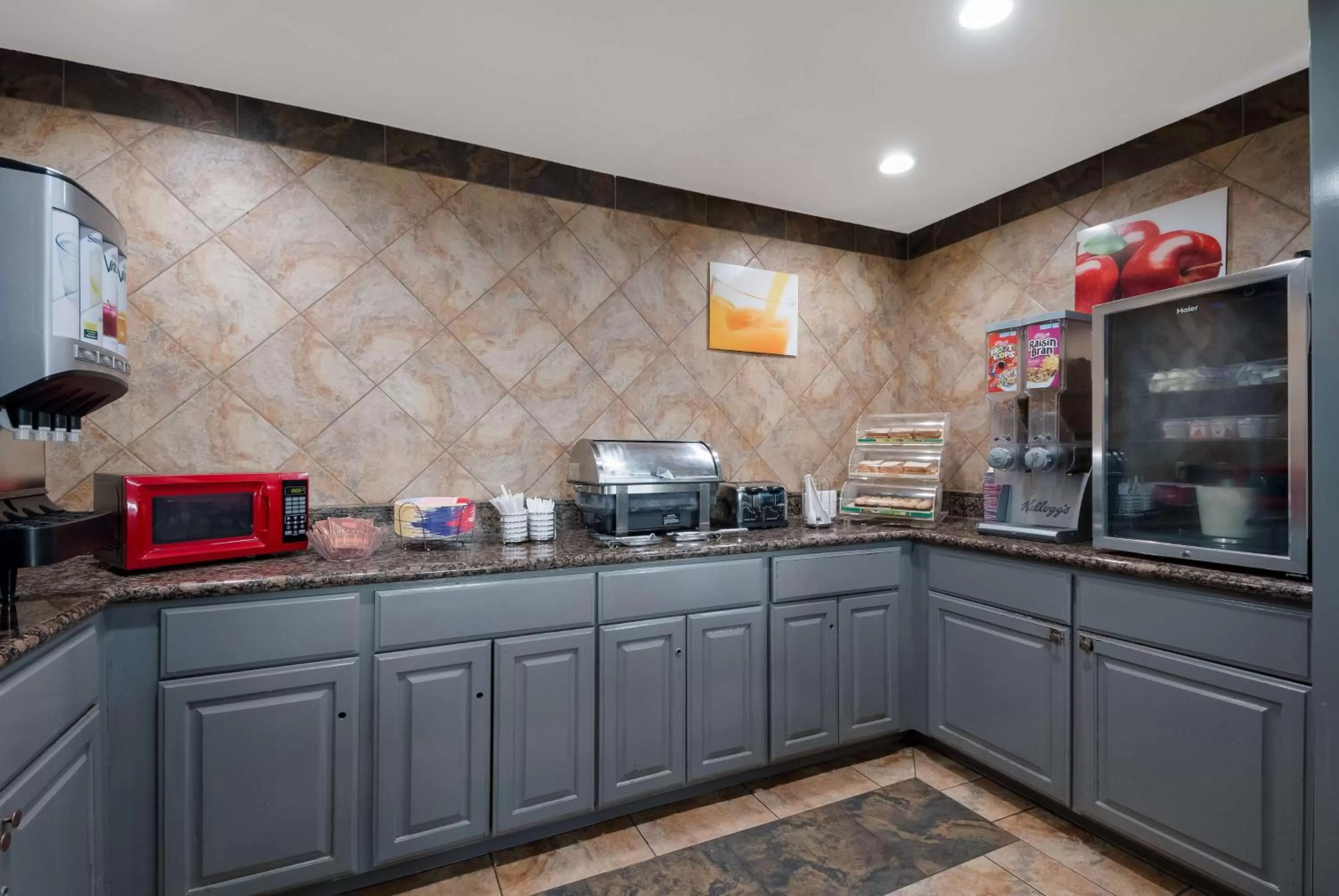 Breakfast in SureStay Plus Hotel by Best Western San Antonio North