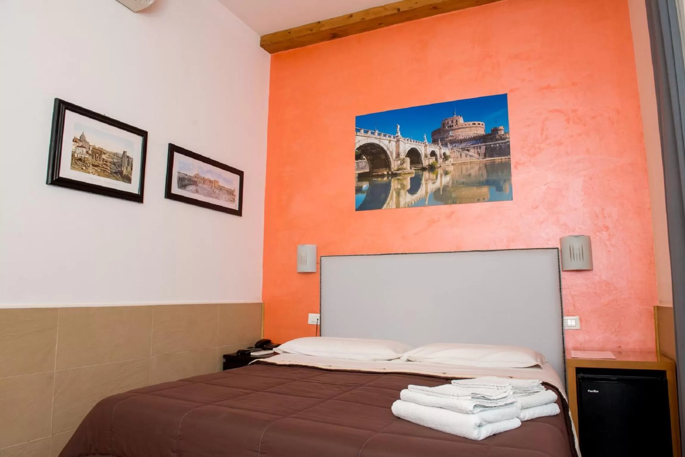 Photo of the whole room, Bed in San Peter Rome B&B