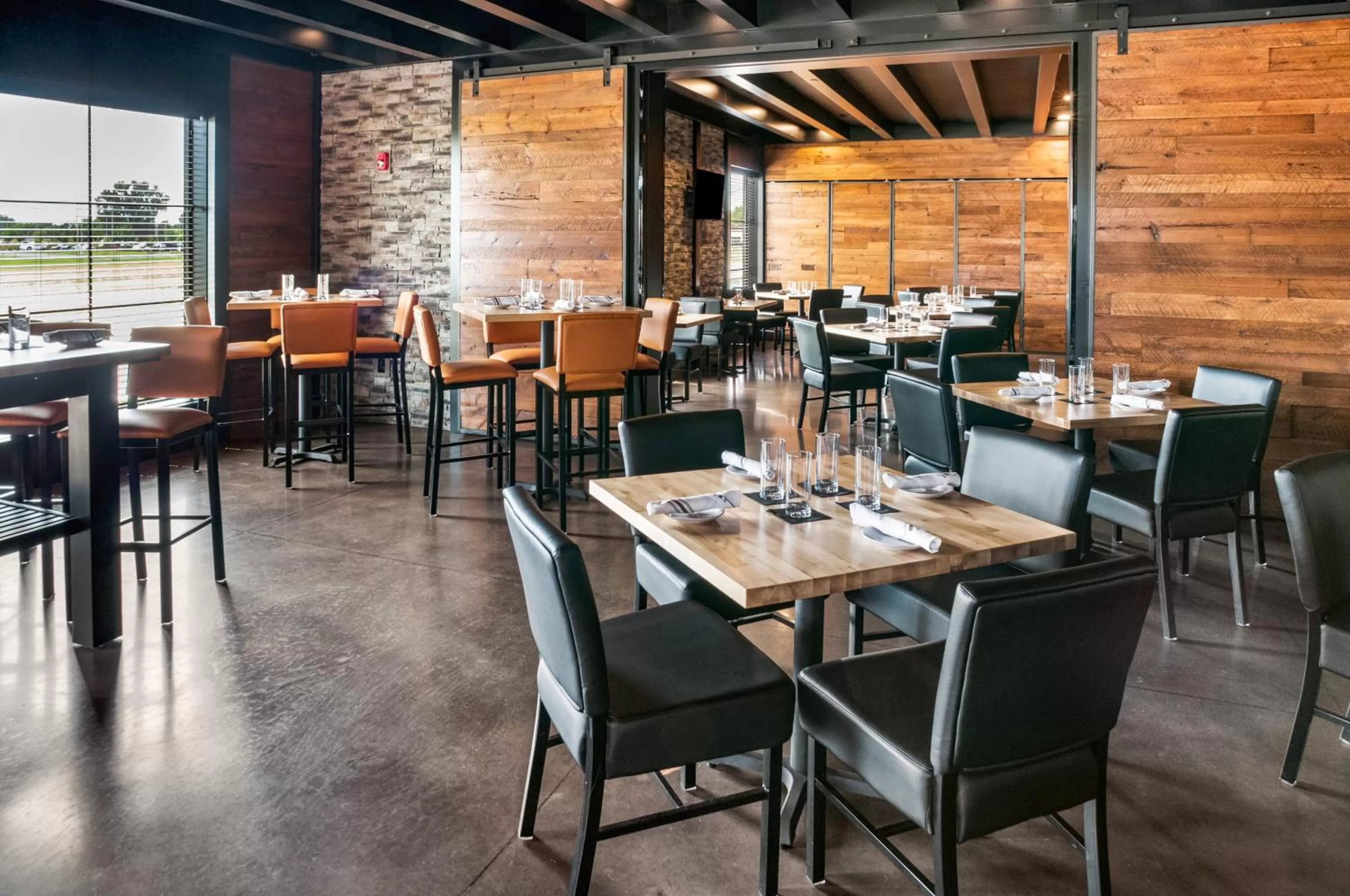 Restaurant/places to eat in Cobblestone Hotel & Suites Appleton International Airport