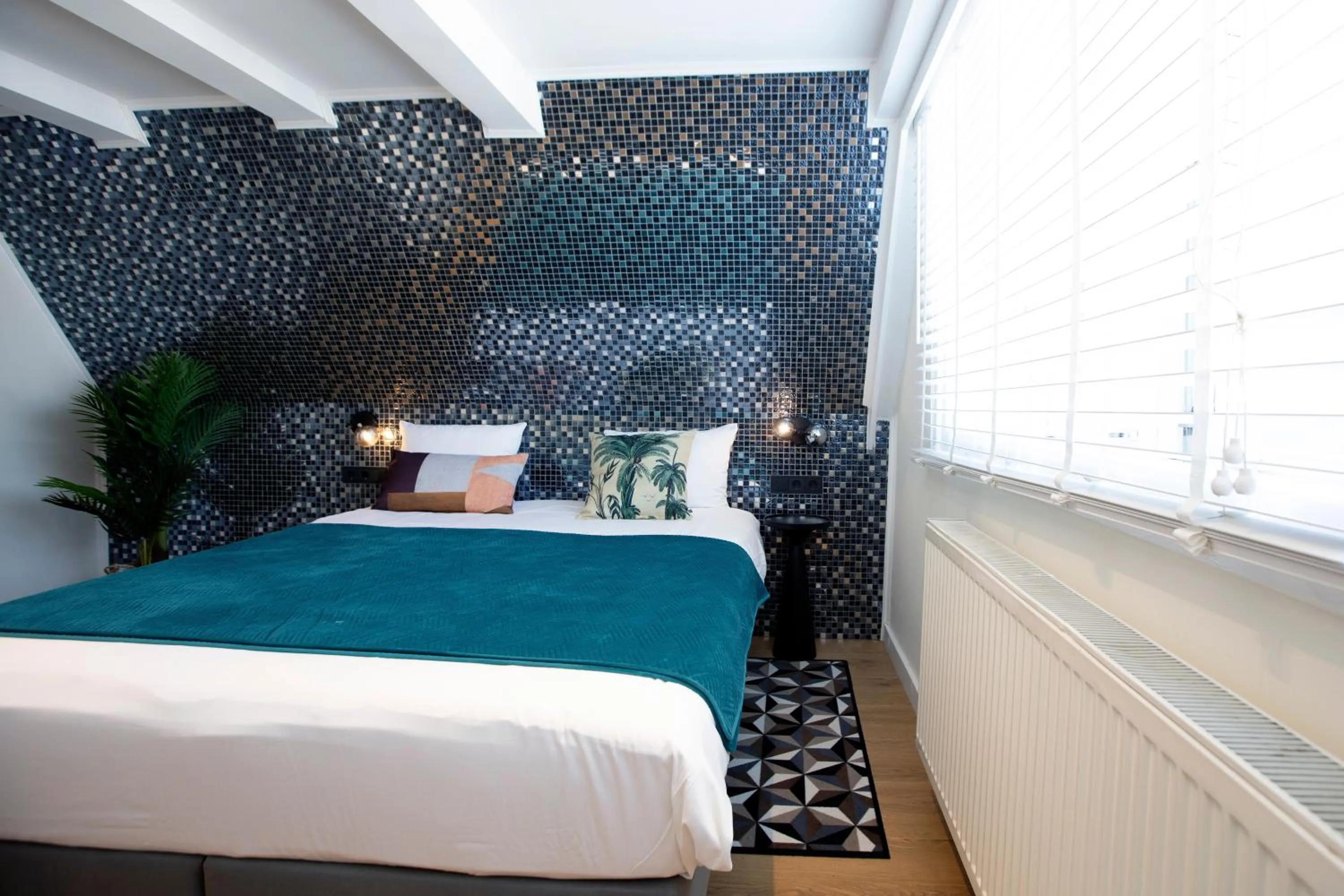 Photo of the whole room, Bed in Quentin Golden Bear Hotel