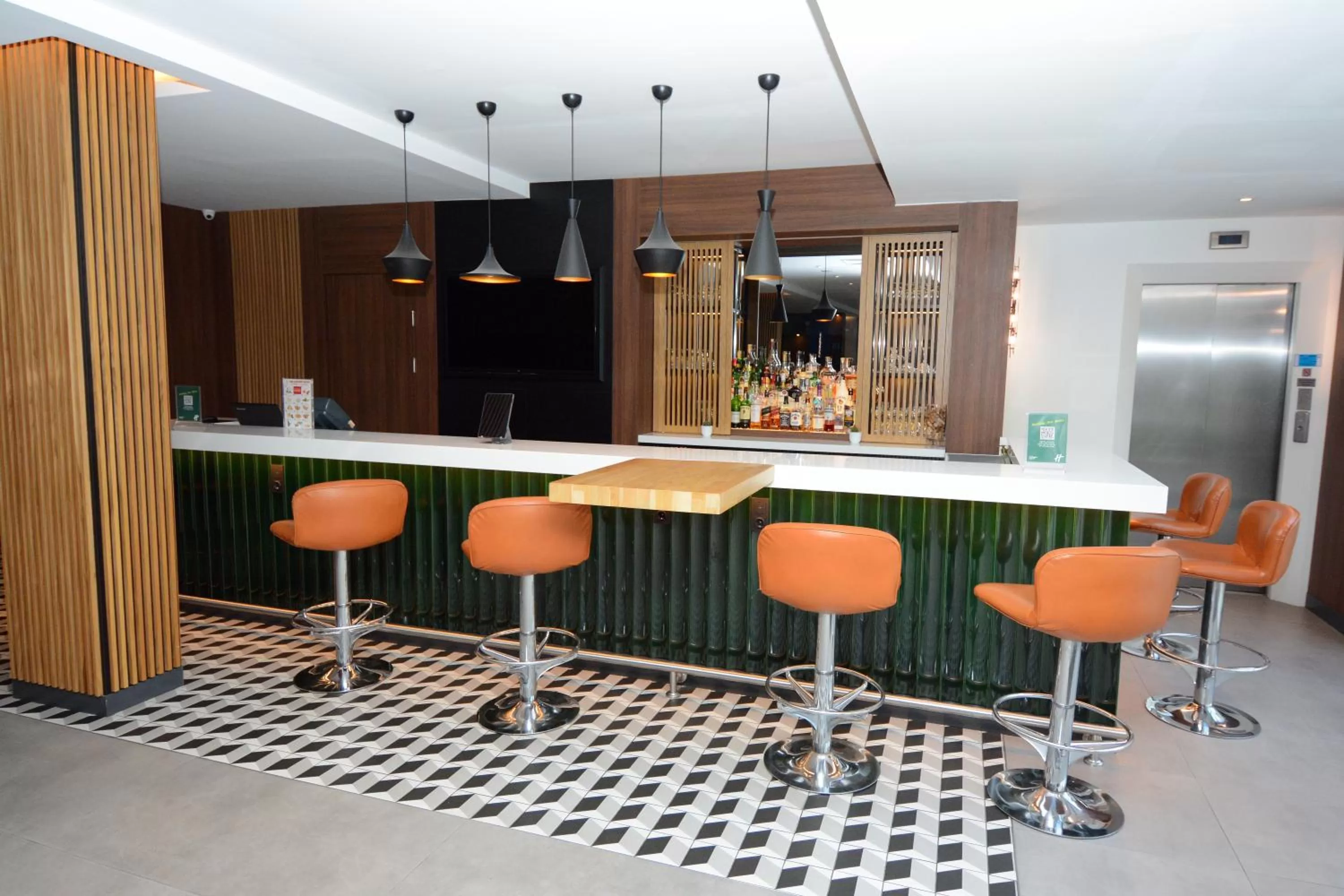 Lounge or bar in Holiday Inn Istanbul City by IHG