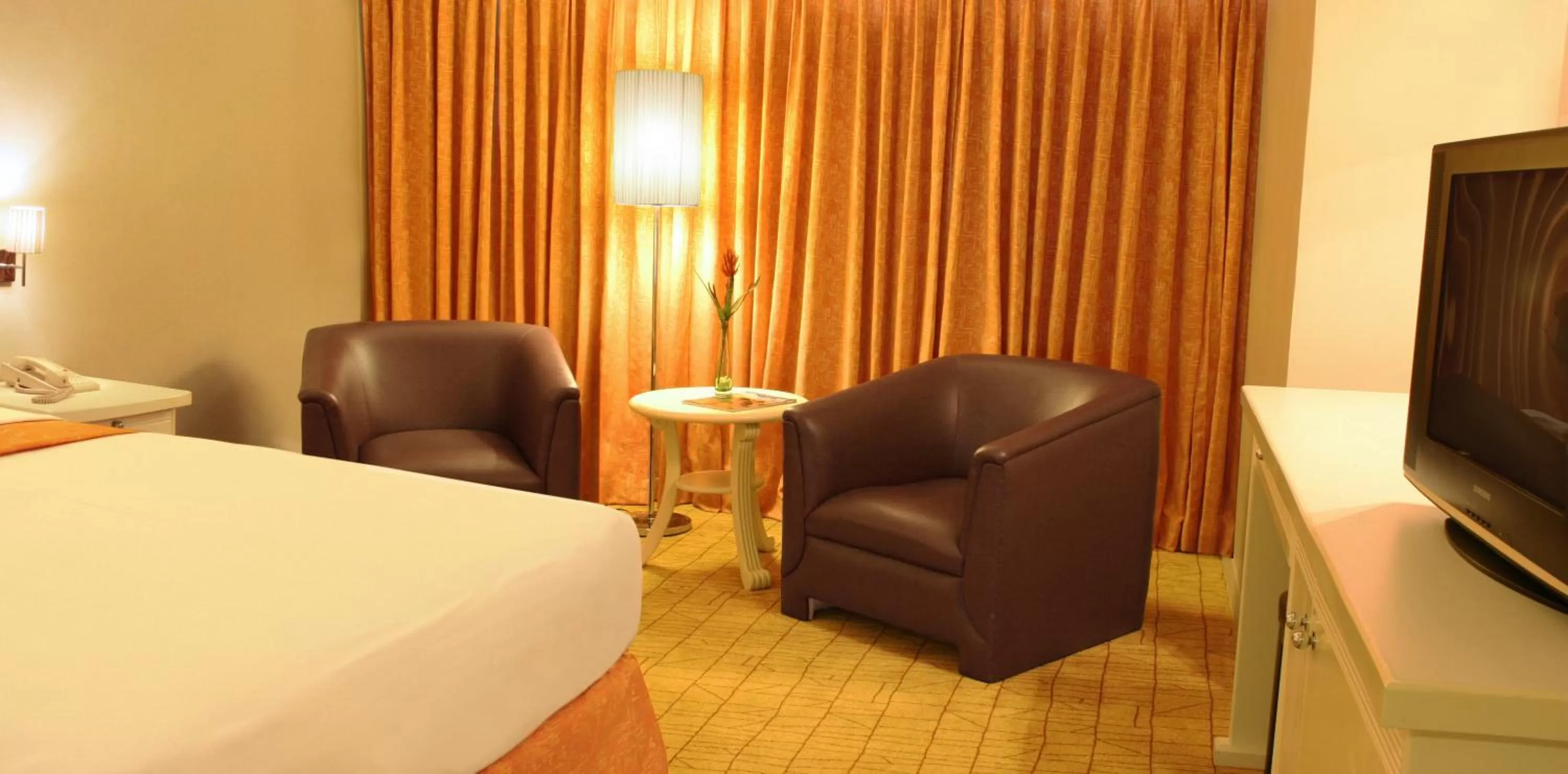 Photo of the whole room, Bed in Riviera Mansion Hotel