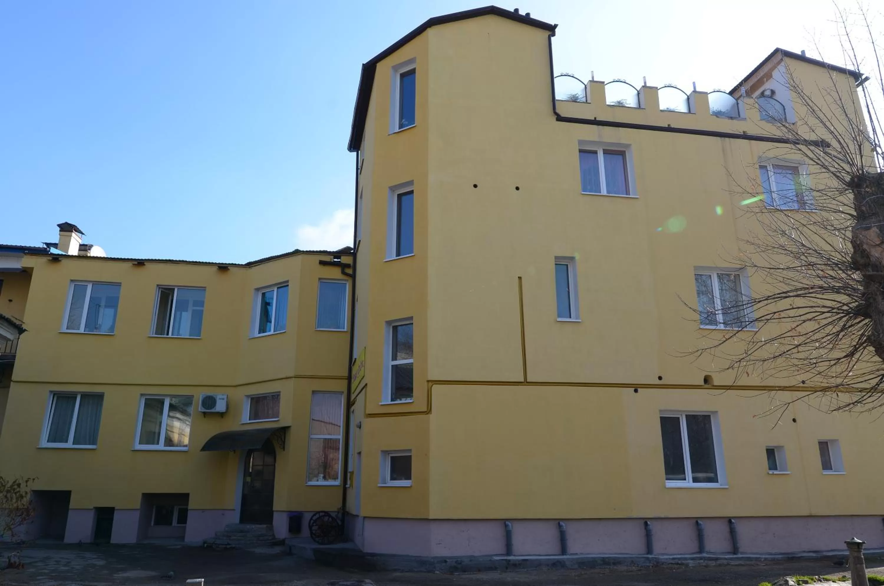 Property Building in Monte-Kristo Hotel