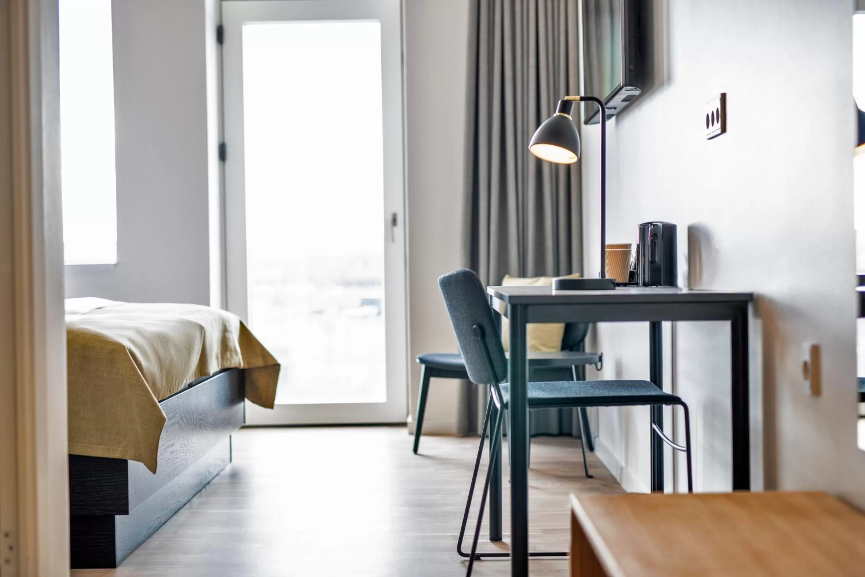 Coffee/tea facilities, Bed in KOMPAS Hotel Aalborg