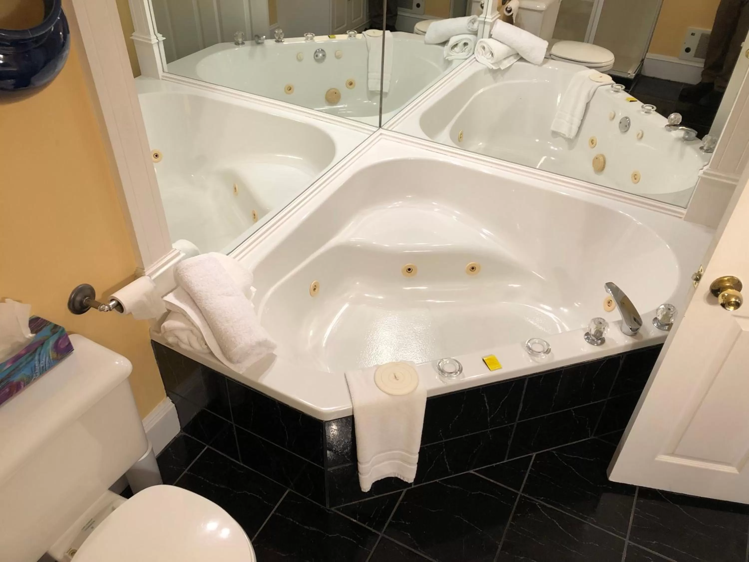 Bathroom in Leaside Manor