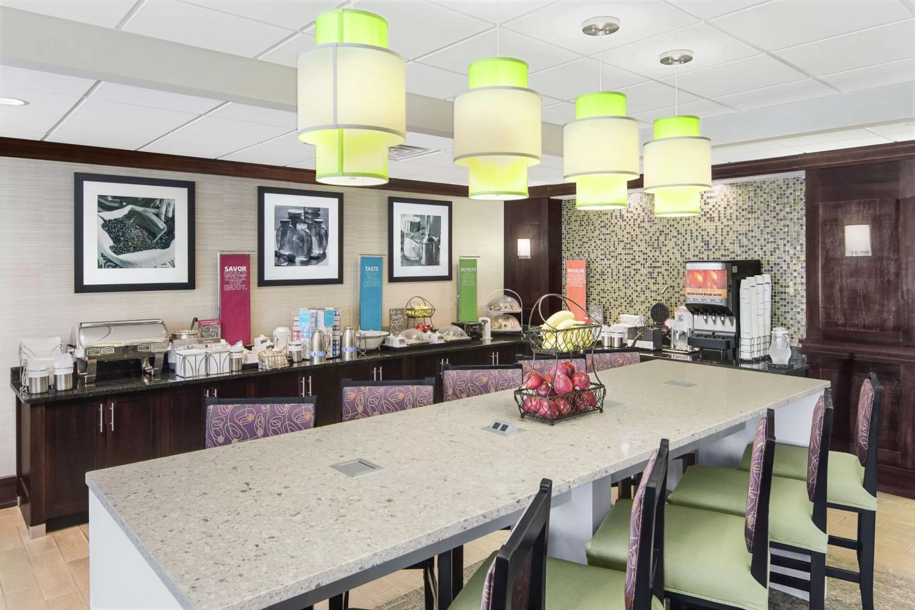Restaurant/places to eat in Hampton Inn Atlanta-Town Center/Kennesaw