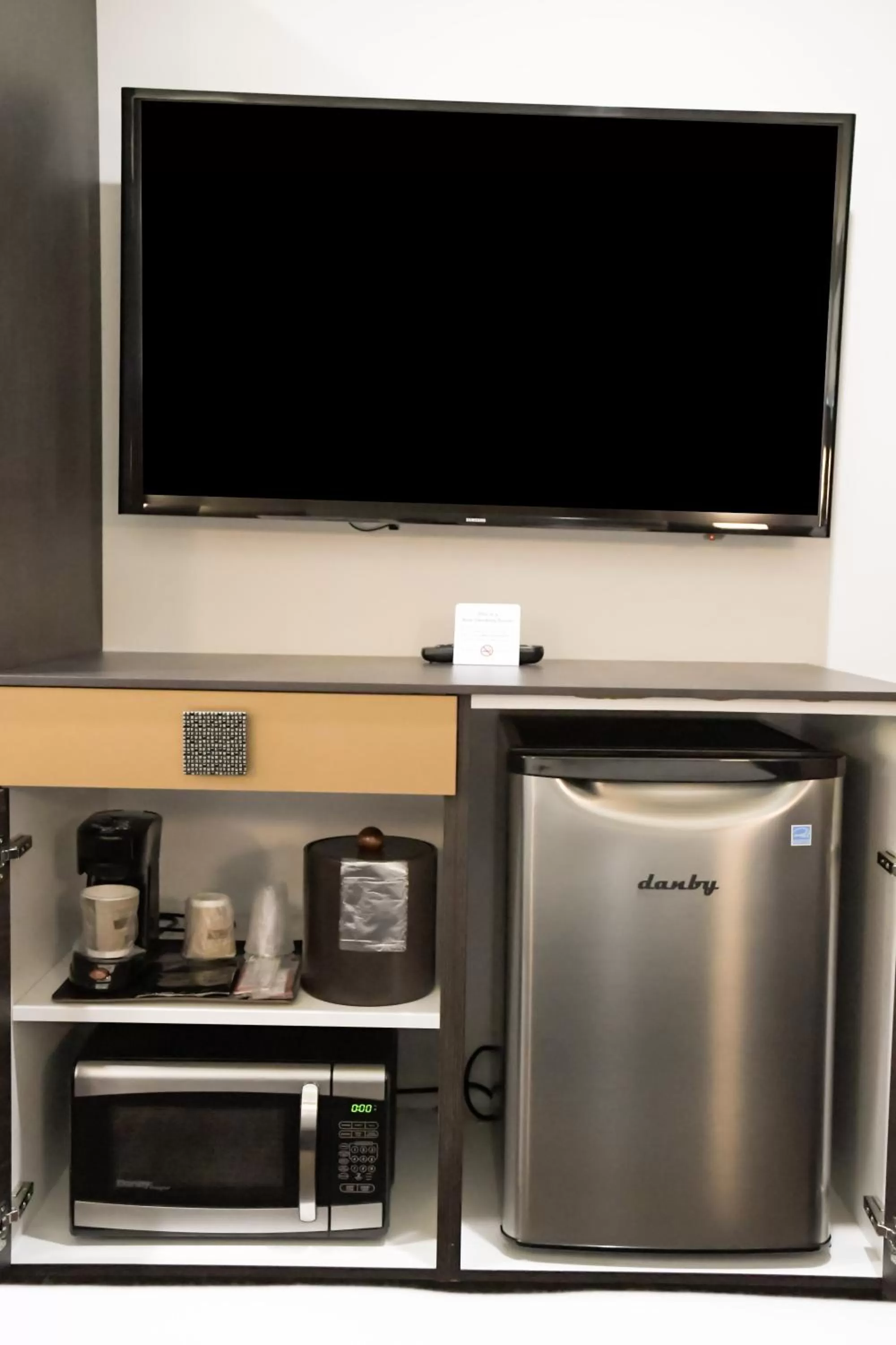 TV and multimedia in Hotel Xilo Glendale