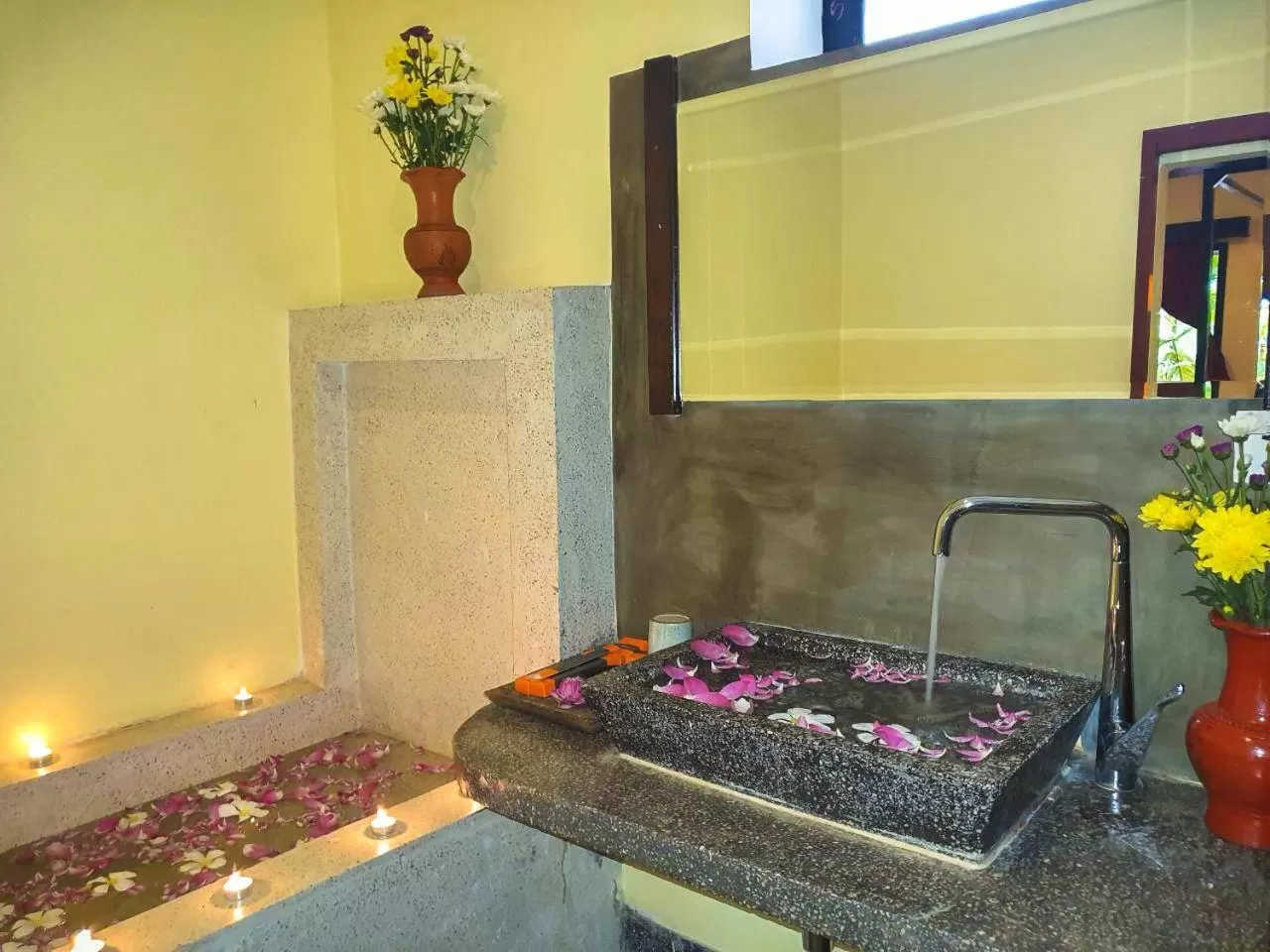 Bathroom in Residence Indochine Suite