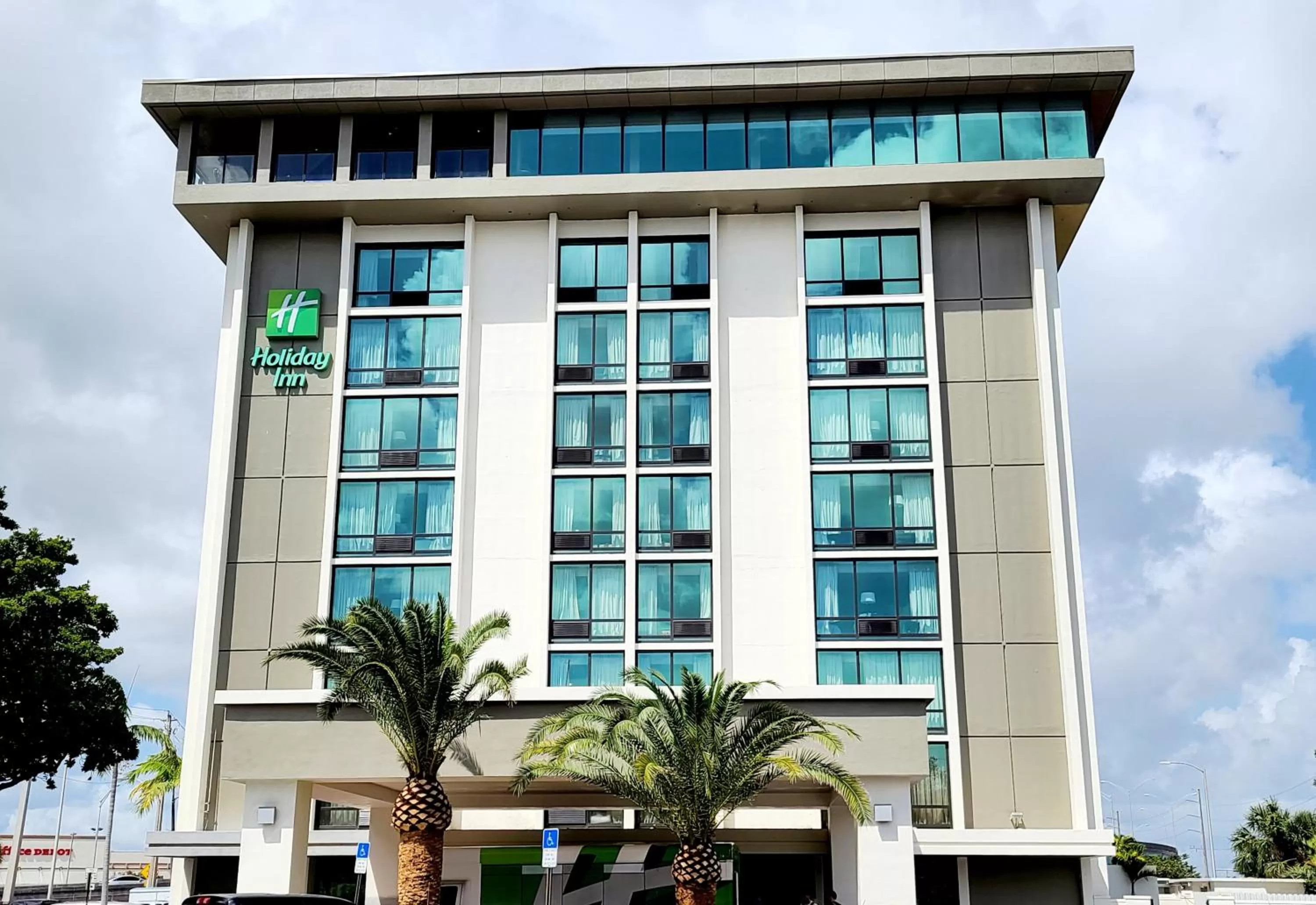 Property building in Holiday Inn Miami International Airport by IHG