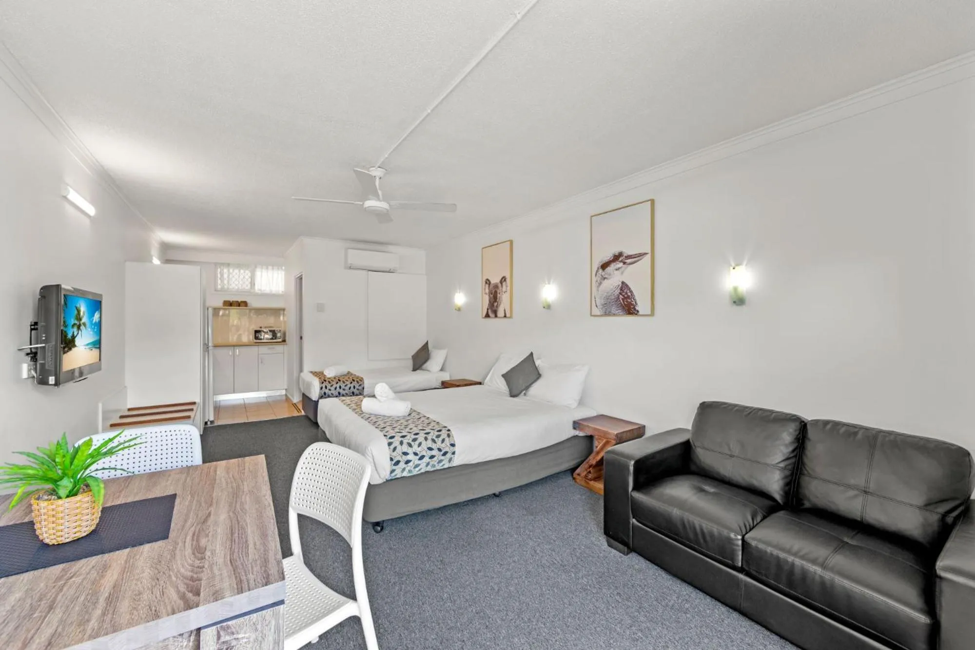 Bed in Pottsville Beach Motel