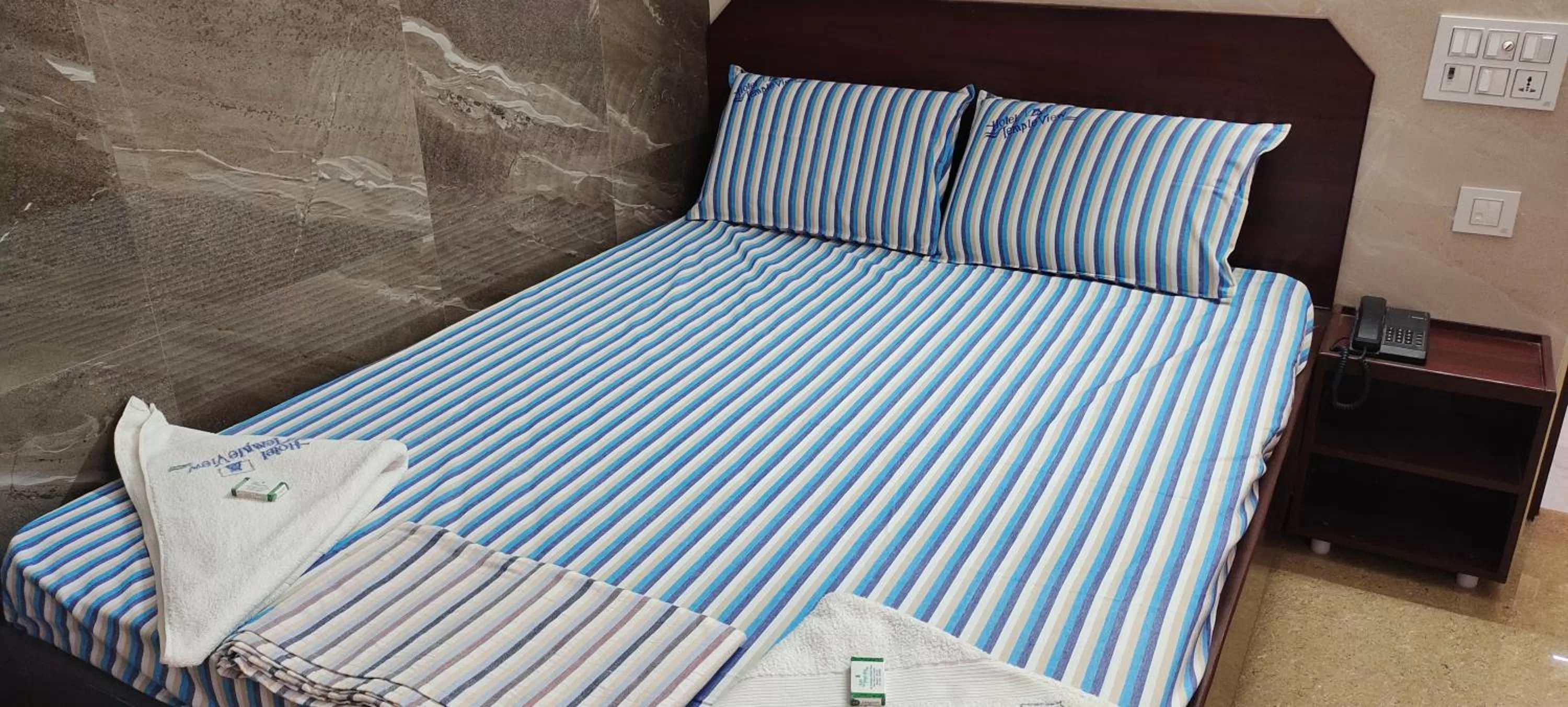 Bed in Hotel Temple View