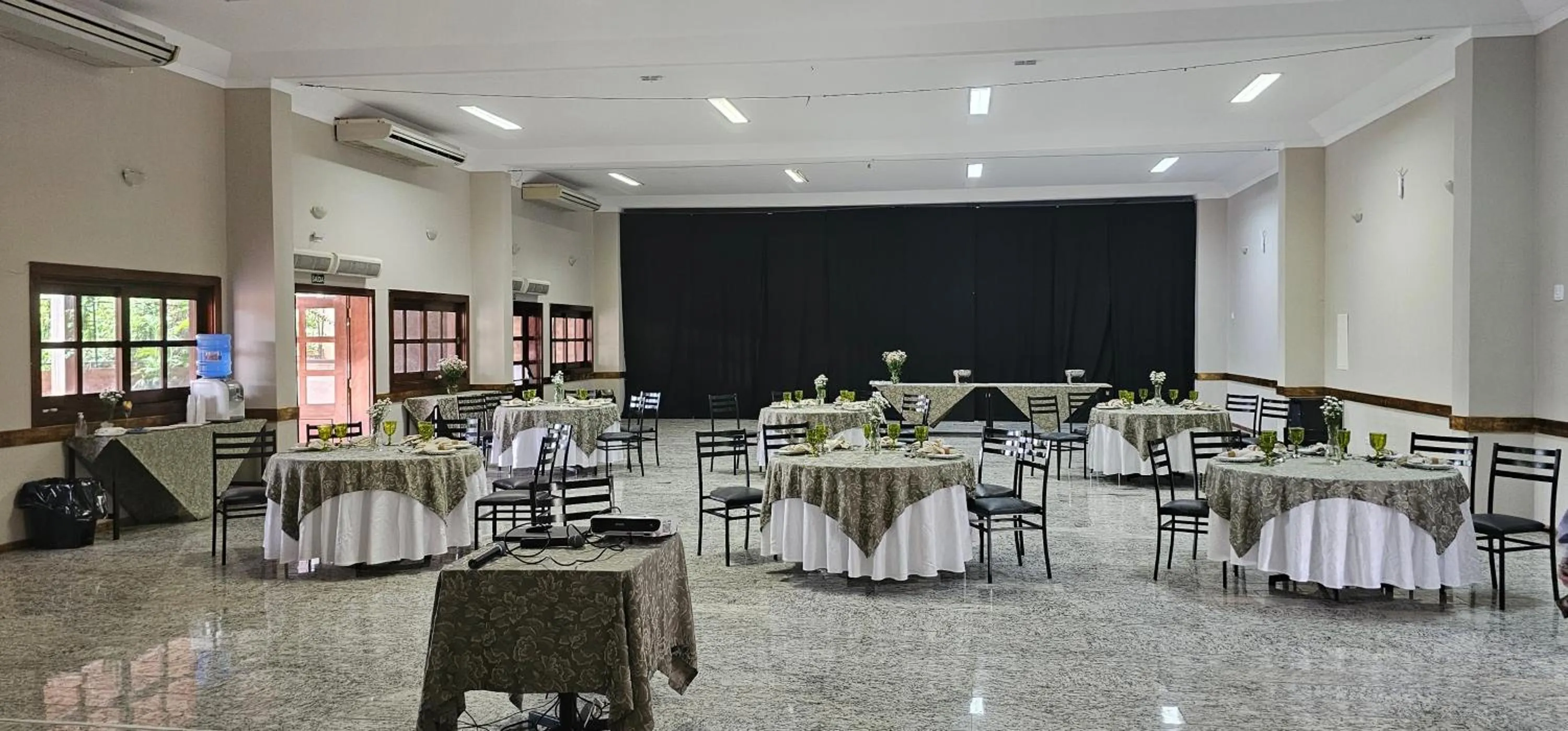 Restaurant/Places to Eat in Mariá Plaza Hotel