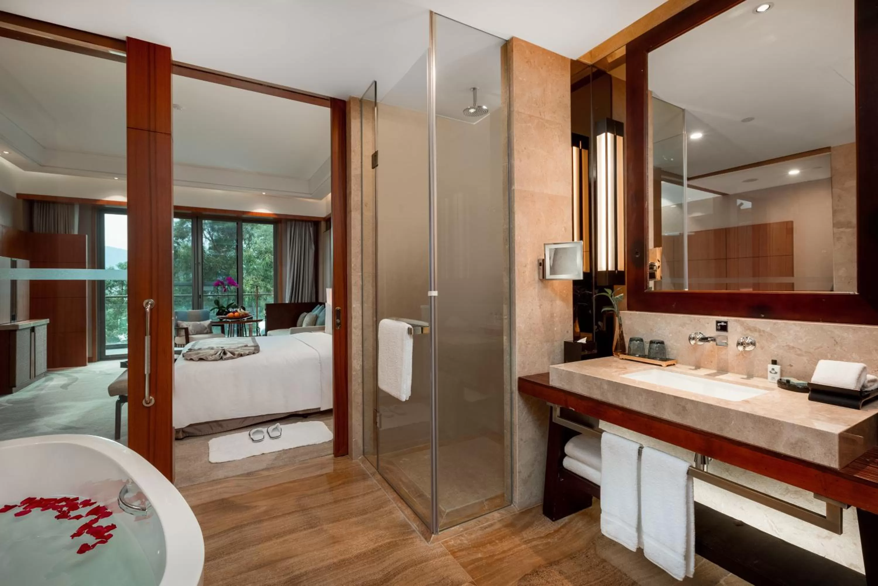 Bedroom, Bed in InterContinental Kunming by IHG