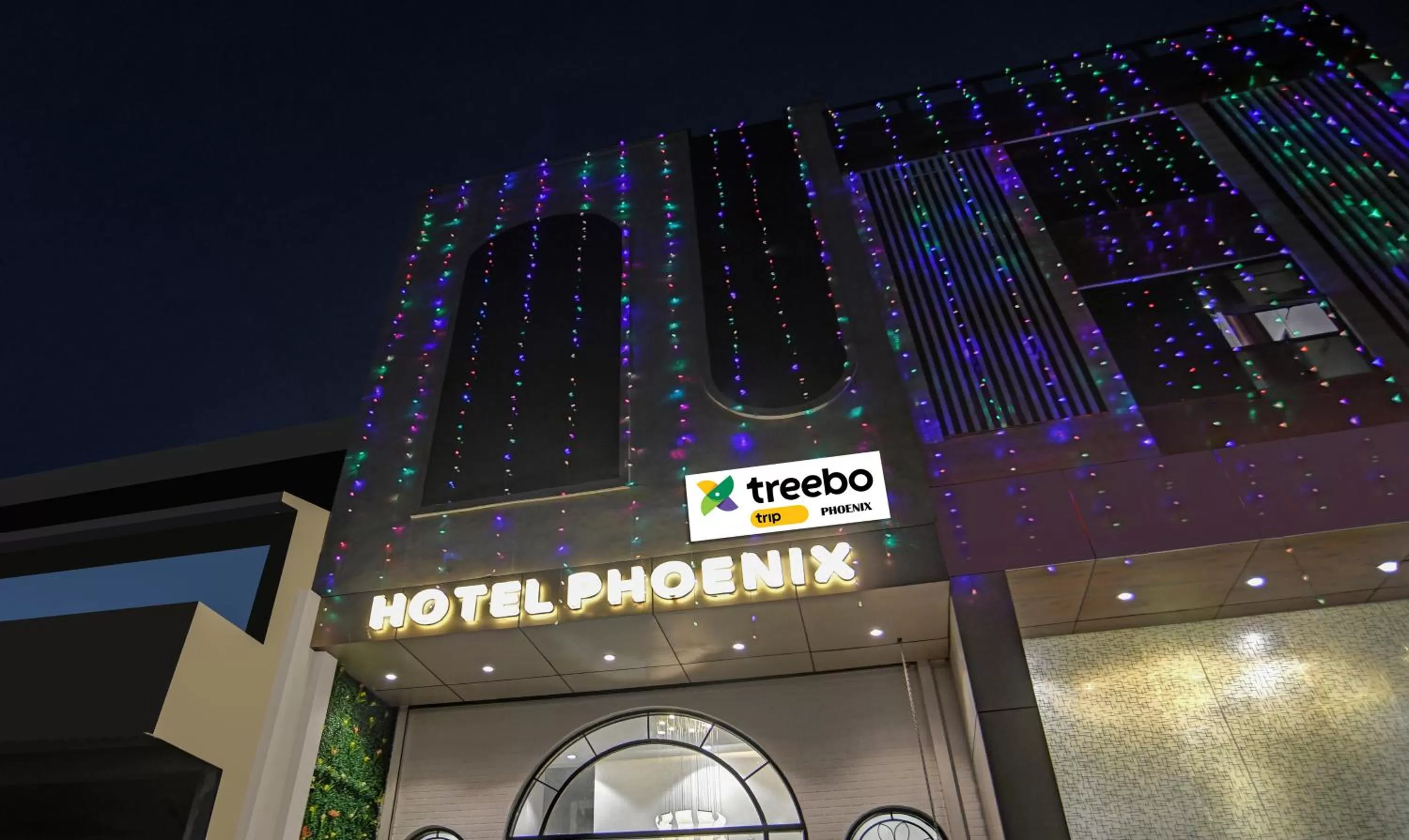 Property building in Itsy Hotels Phoenix