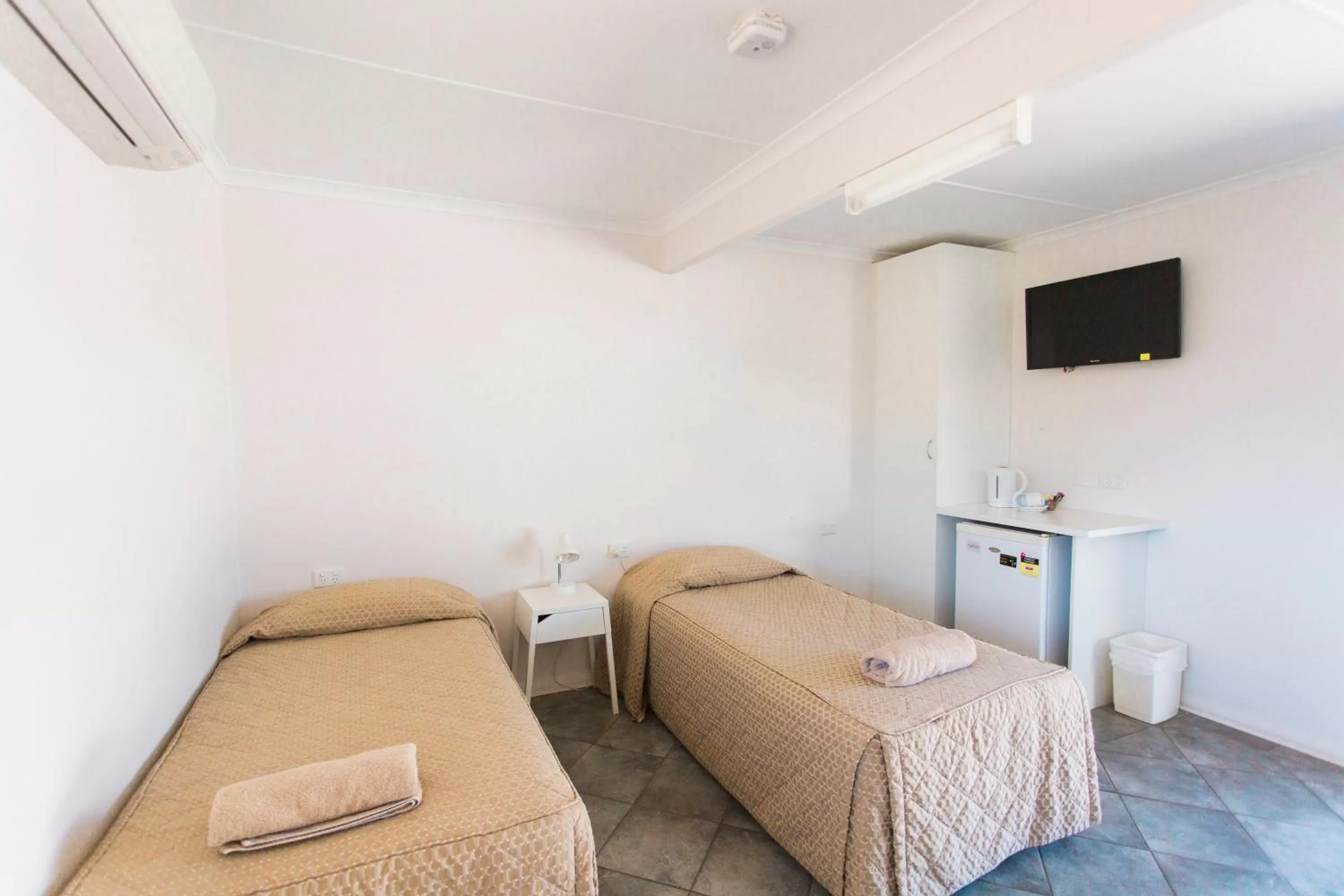 Bed in Potshot Hotel Resort