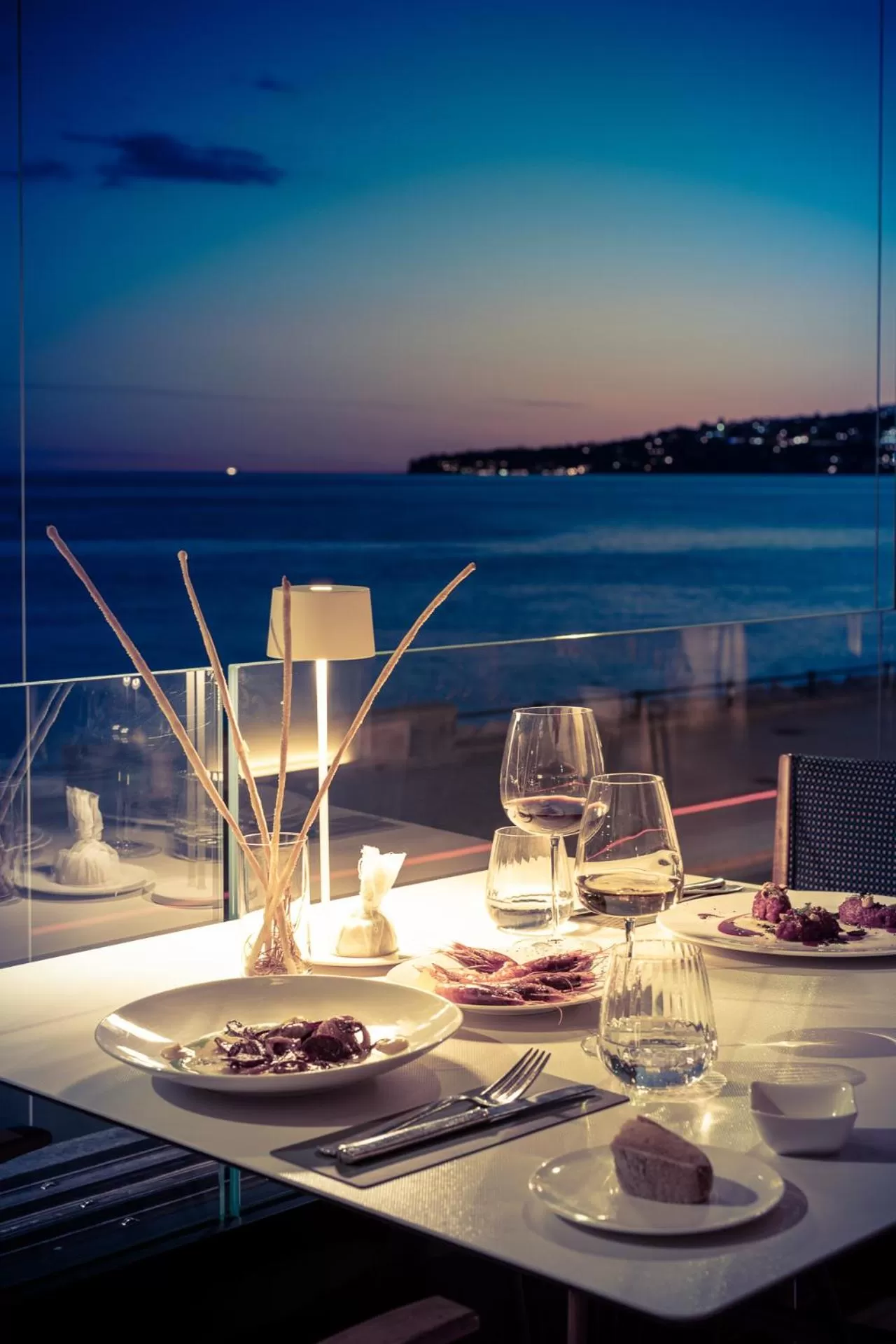 Restaurant/places to eat in Hotel Royal Continental